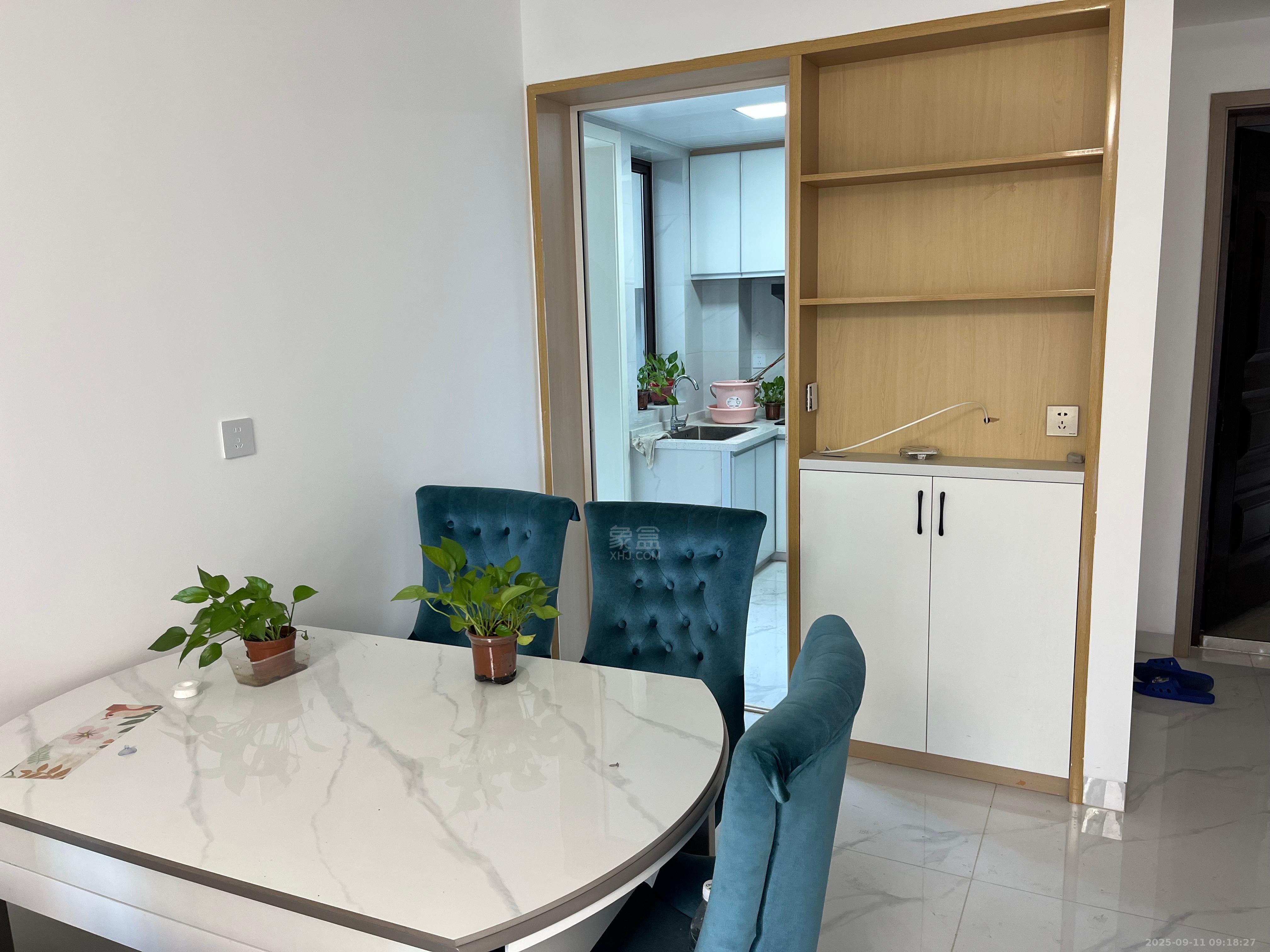 金轮津桥华府  3室2厅2卫    2200.0元/月室内图