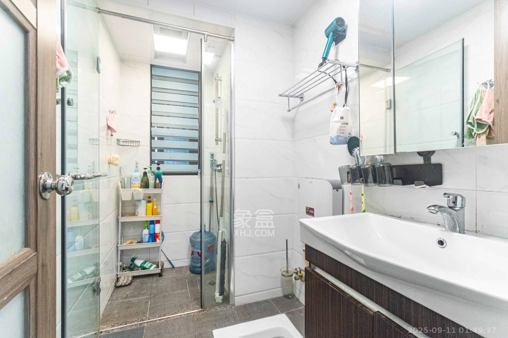 碧桂园中央花园  3室2厅2卫    85.0万卫生间