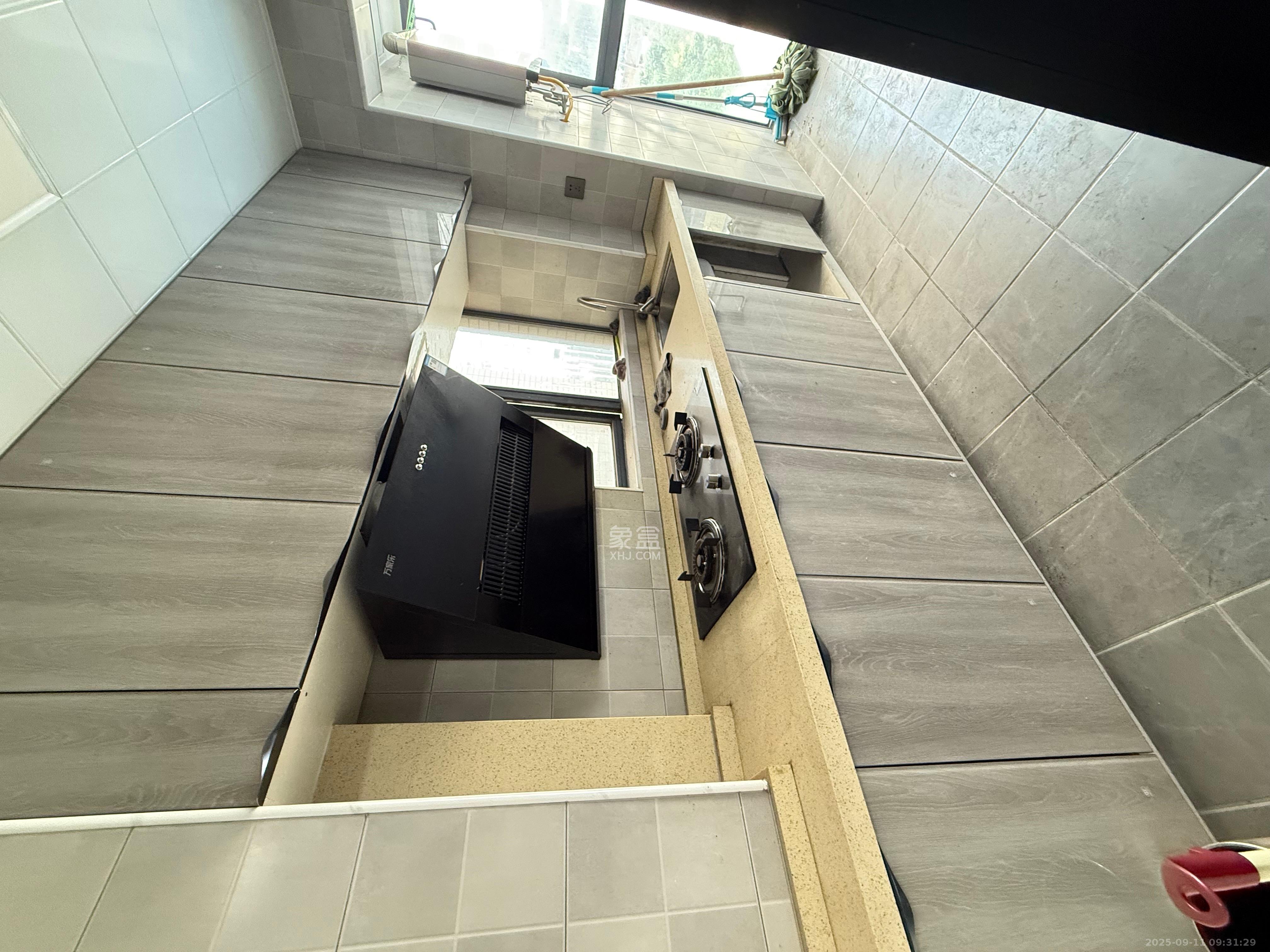 亚商国际  2室1厅1卫    2400.0元/月室内图