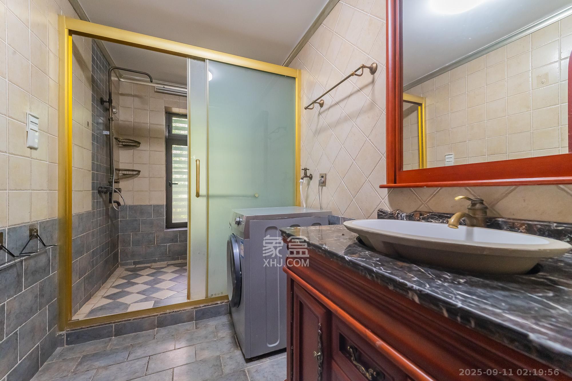 星湖湾一期洋房  1室2厅2卫    165.0万 星湖湾一期洋房  1室2厅2卫    165.0万卫生间