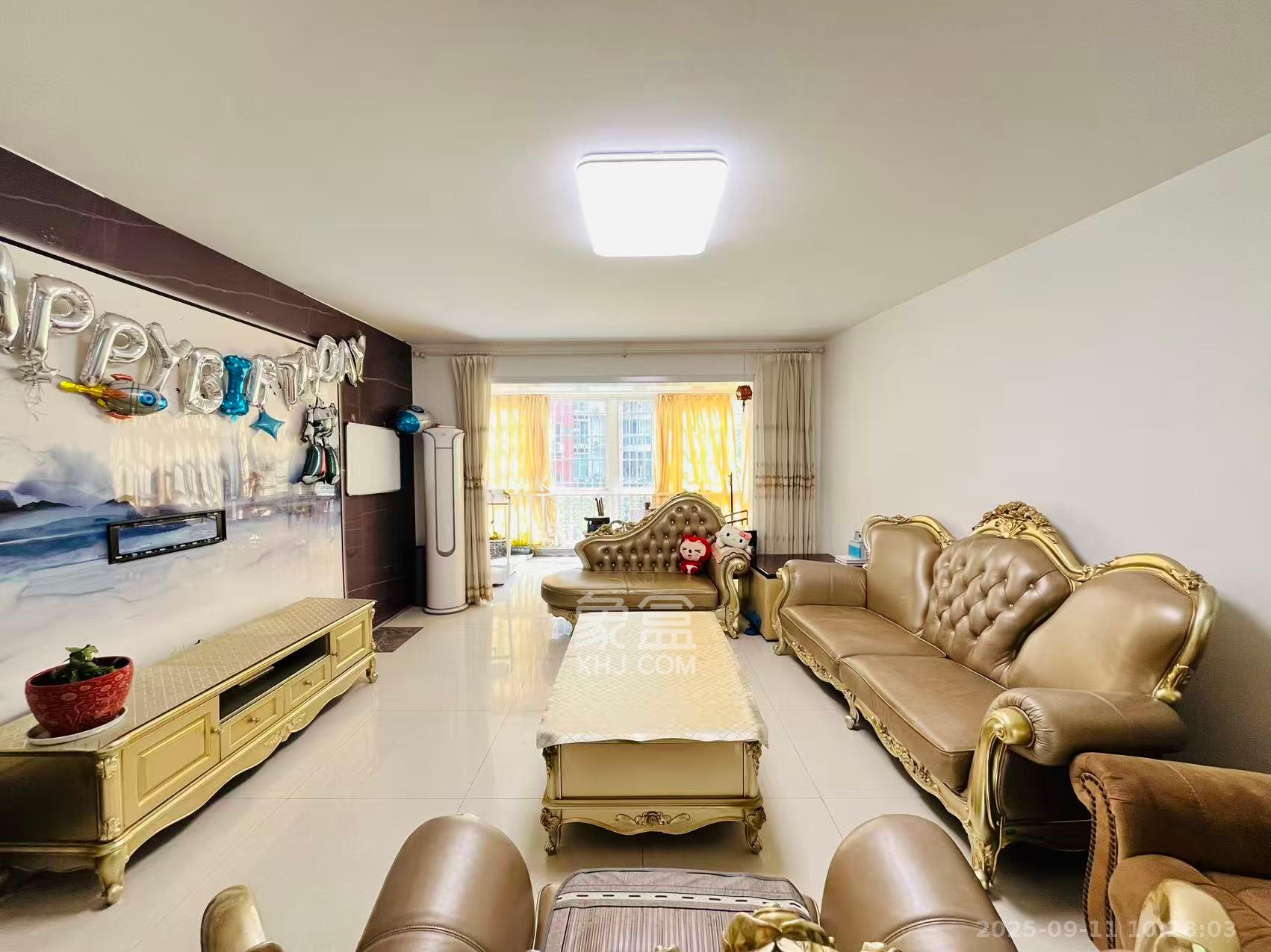 君临青园花都  4室2厅2卫    3400.0元/月室内图