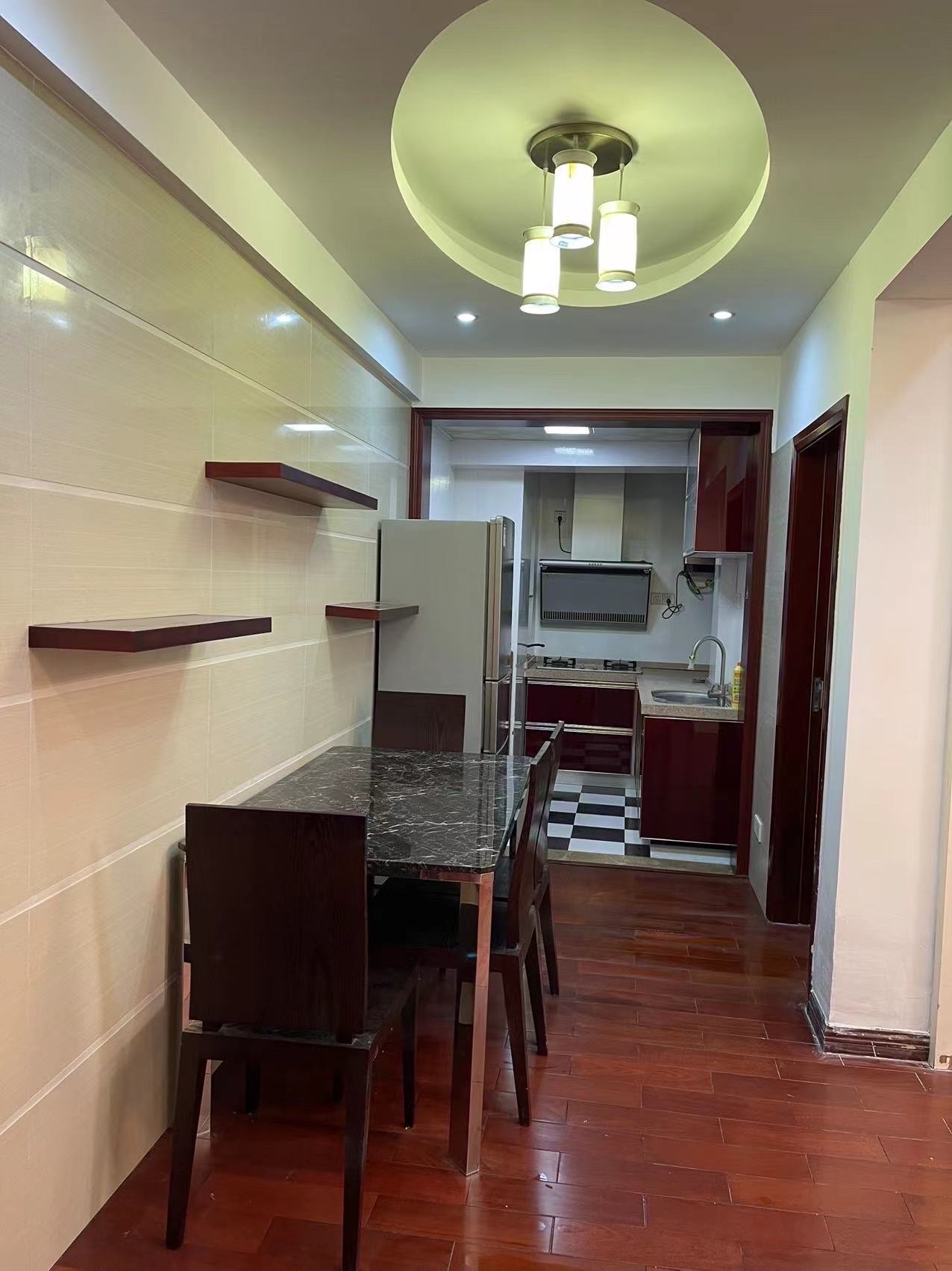 华宝雅苑 1室2厅1卫 2600.0元/月 华宝雅苑 1室2厅1卫 2600.0元/月室内图