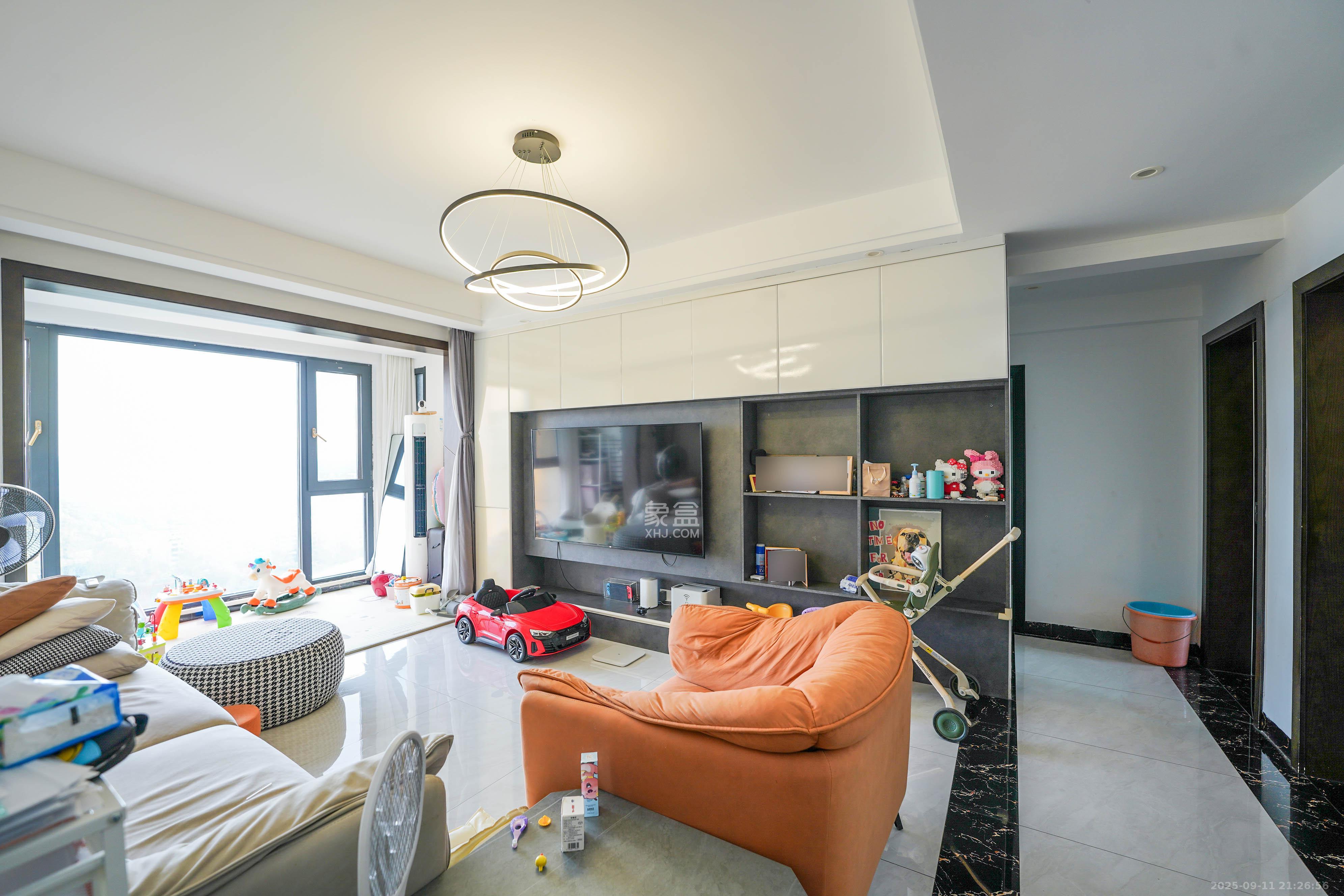 鑫天格林香山  2室2厅1卫    49.0万 鑫天格林香山  2室2厅1卫    49.0万客厅