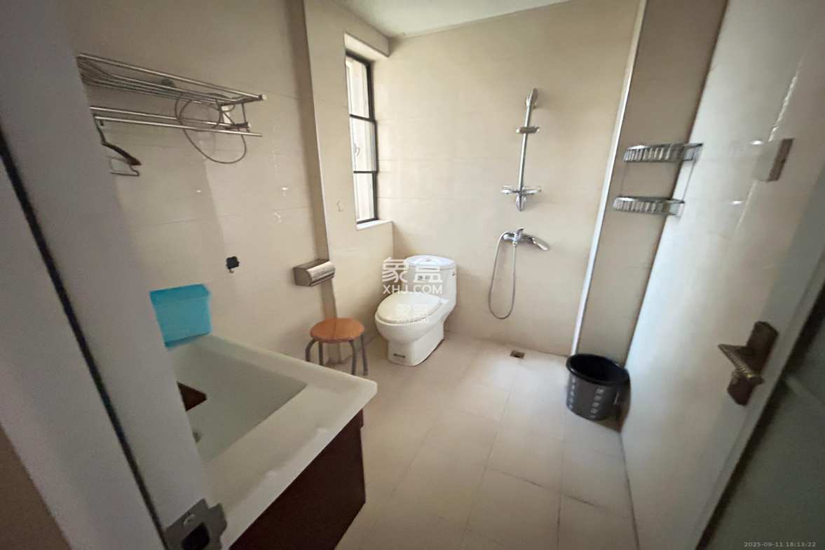 上海城小区 3室2厅1卫 2500.0元/月 上海城小区 3室2厅1卫 2500.0元/月室内图