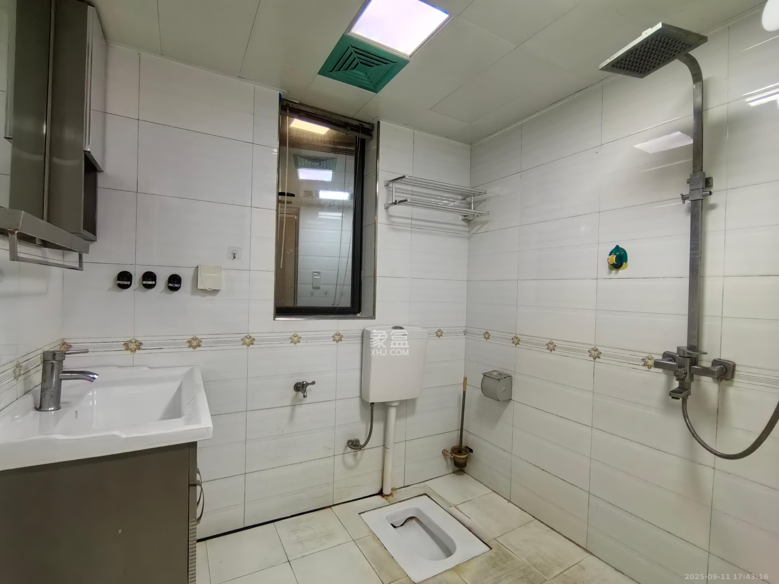 保利麓谷林语C区  2室2厅1卫    2300.0元/月室内图