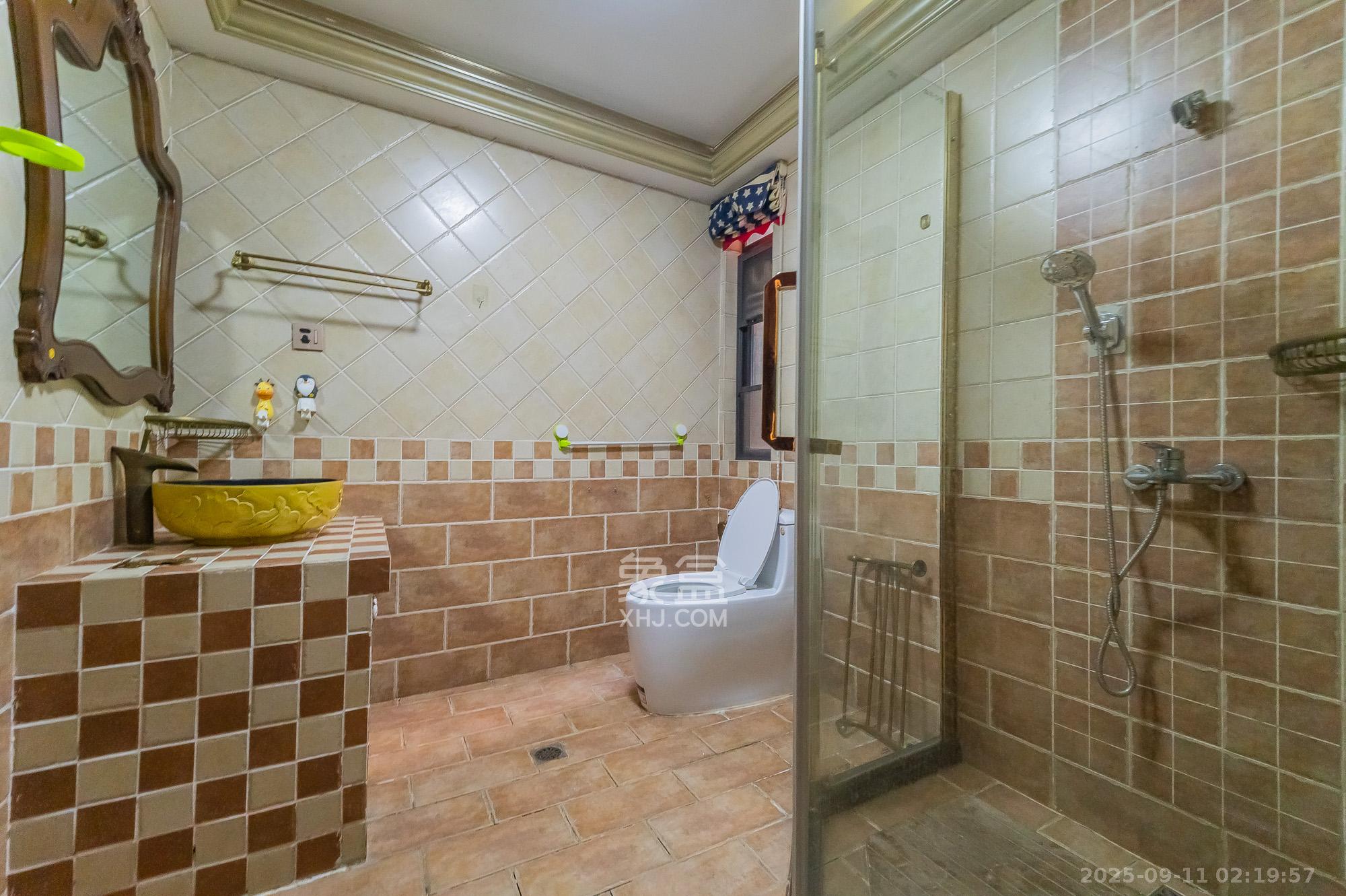 星湖湾一期洋房  1室2厅2卫    165.0万 星湖湾一期洋房  1室2厅2卫    165.0万卫生间