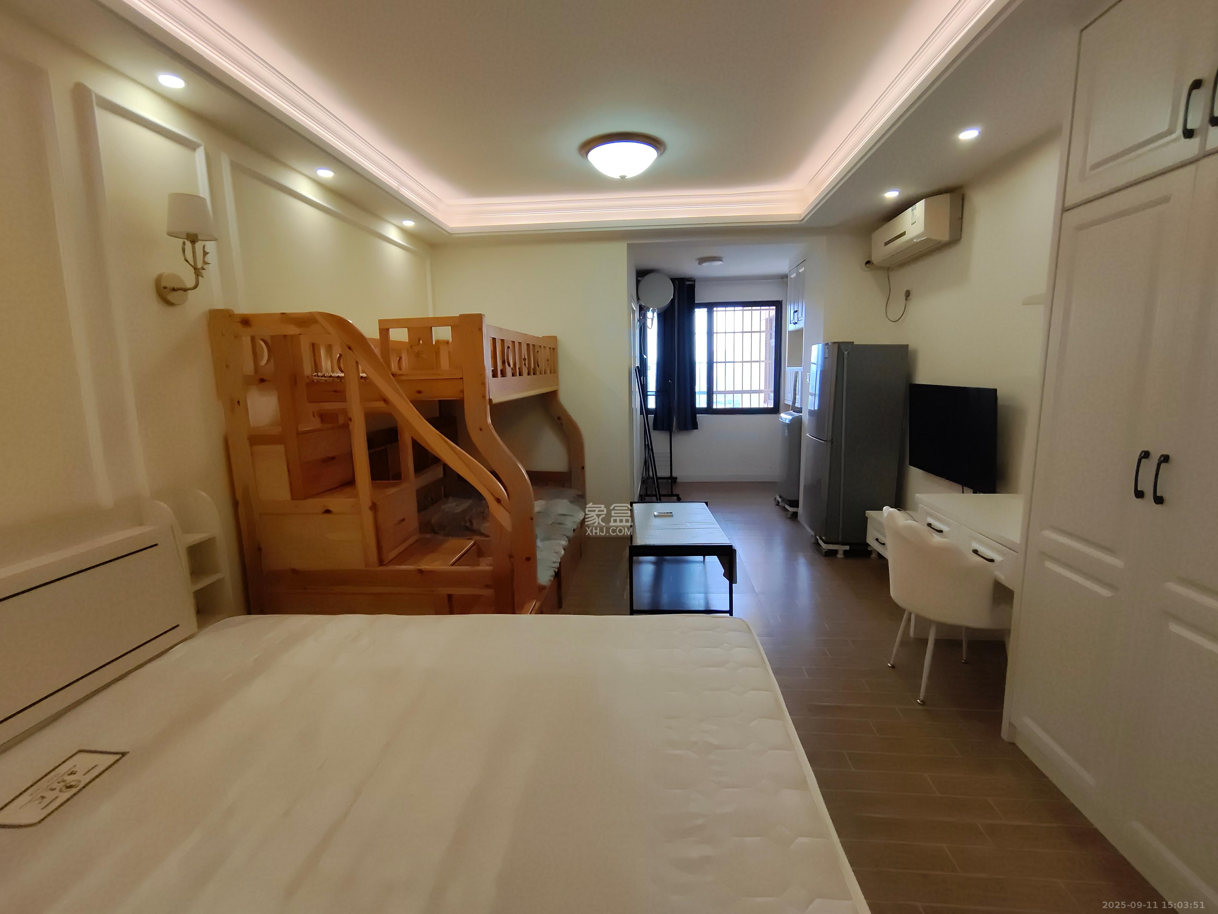 西子湖畔沃府  1室1厅1卫   1800.00元/月