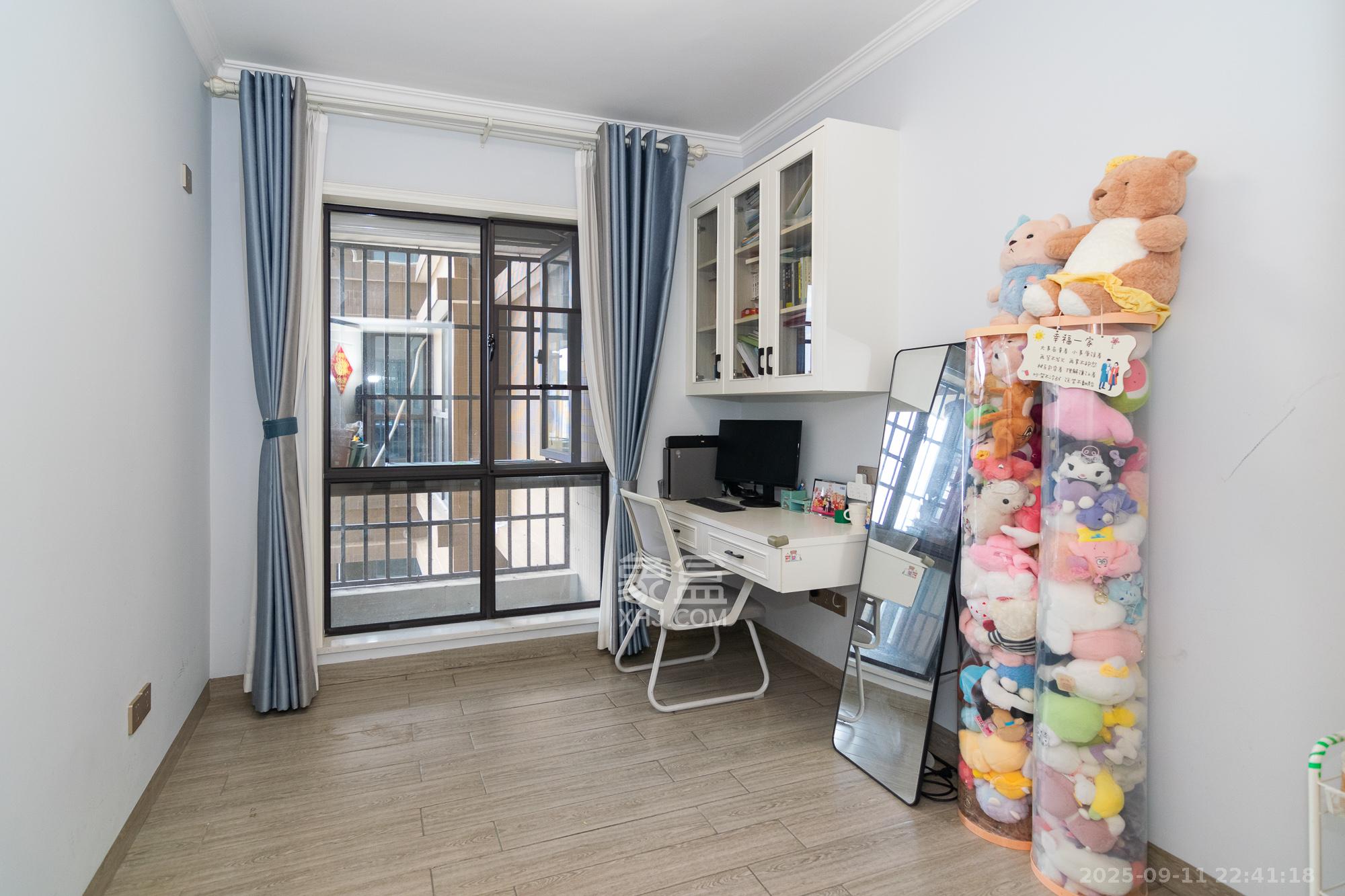 润和美郡(润和紫郡五期) 5室2厅2卫 129.8万 润和美郡(润和紫郡五期) 5室2厅2卫 129.8万卧室