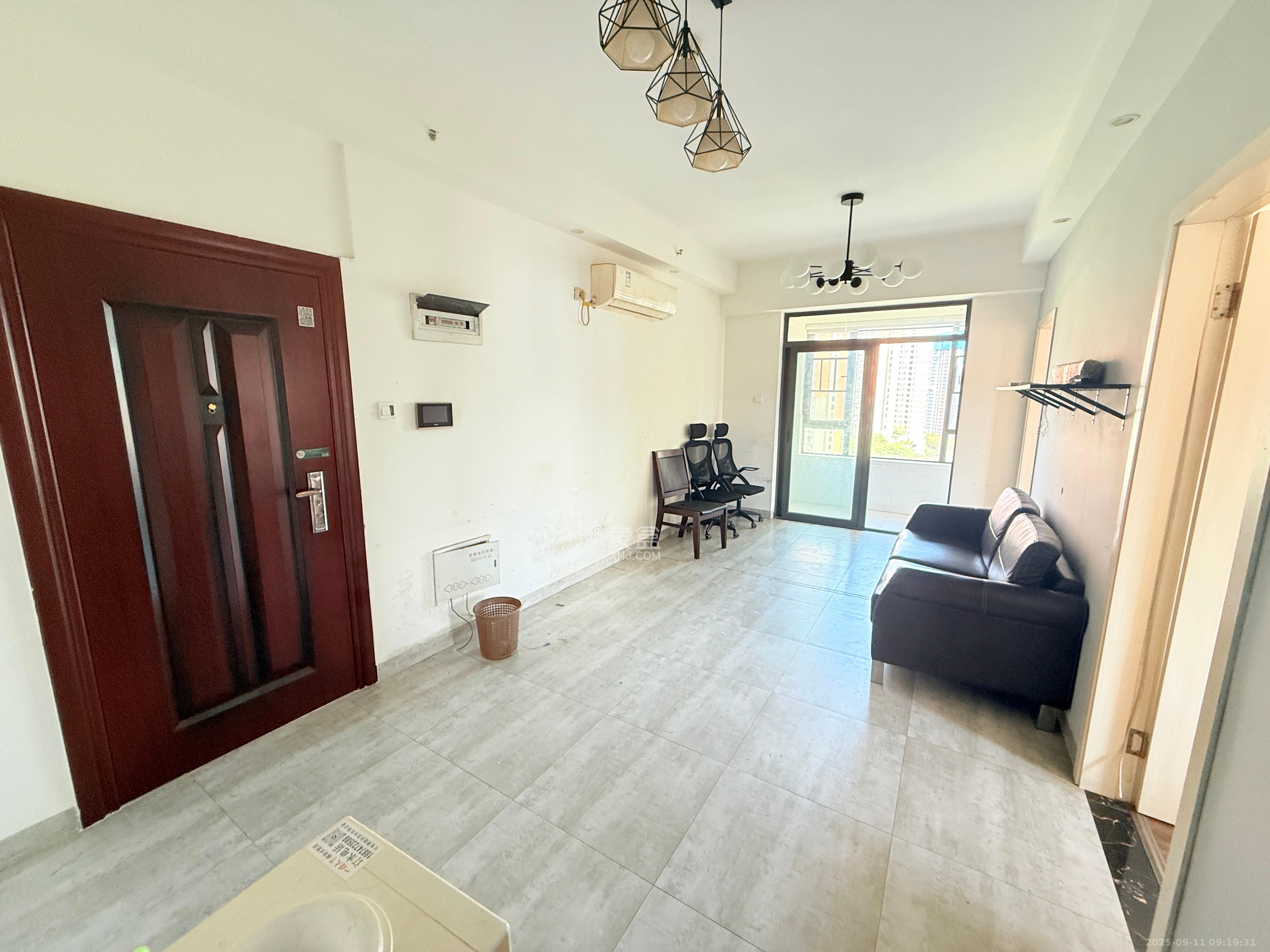 半山公馆(半山国际中心) 2室2厅1卫 2300.0元/月 半山公馆(半山国际中心) 2室2厅1卫 2300.0元/月室内图