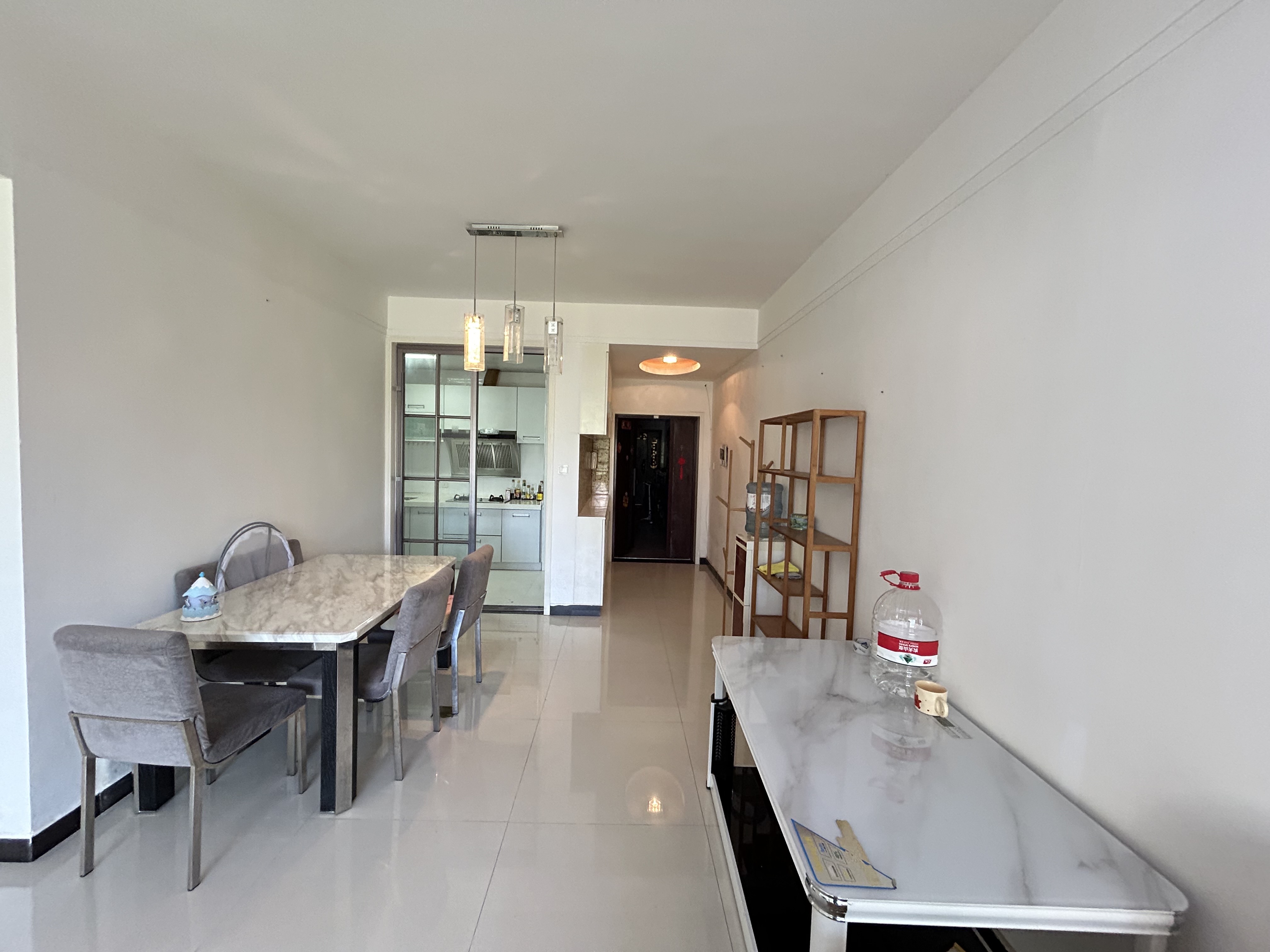 逸臣桃源 2室2厅1卫 1300.0元/月 逸臣桃源 2室2厅1卫 1300.0元/月室内图