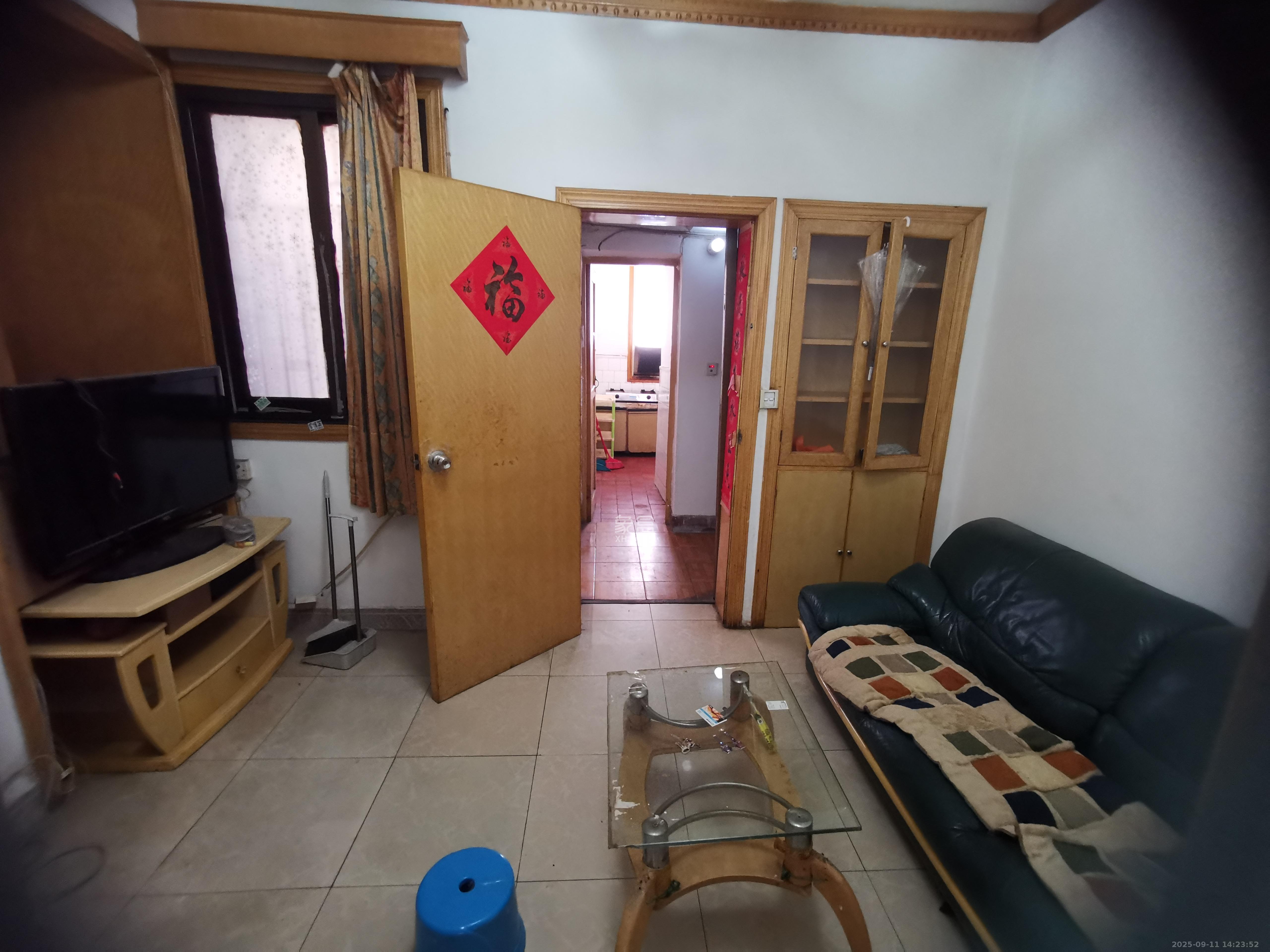 百纺大院宿舍 1室1厅1卫 1000.0元/月 百纺大院宿舍 1室1厅1卫 1000.0元/月室内图