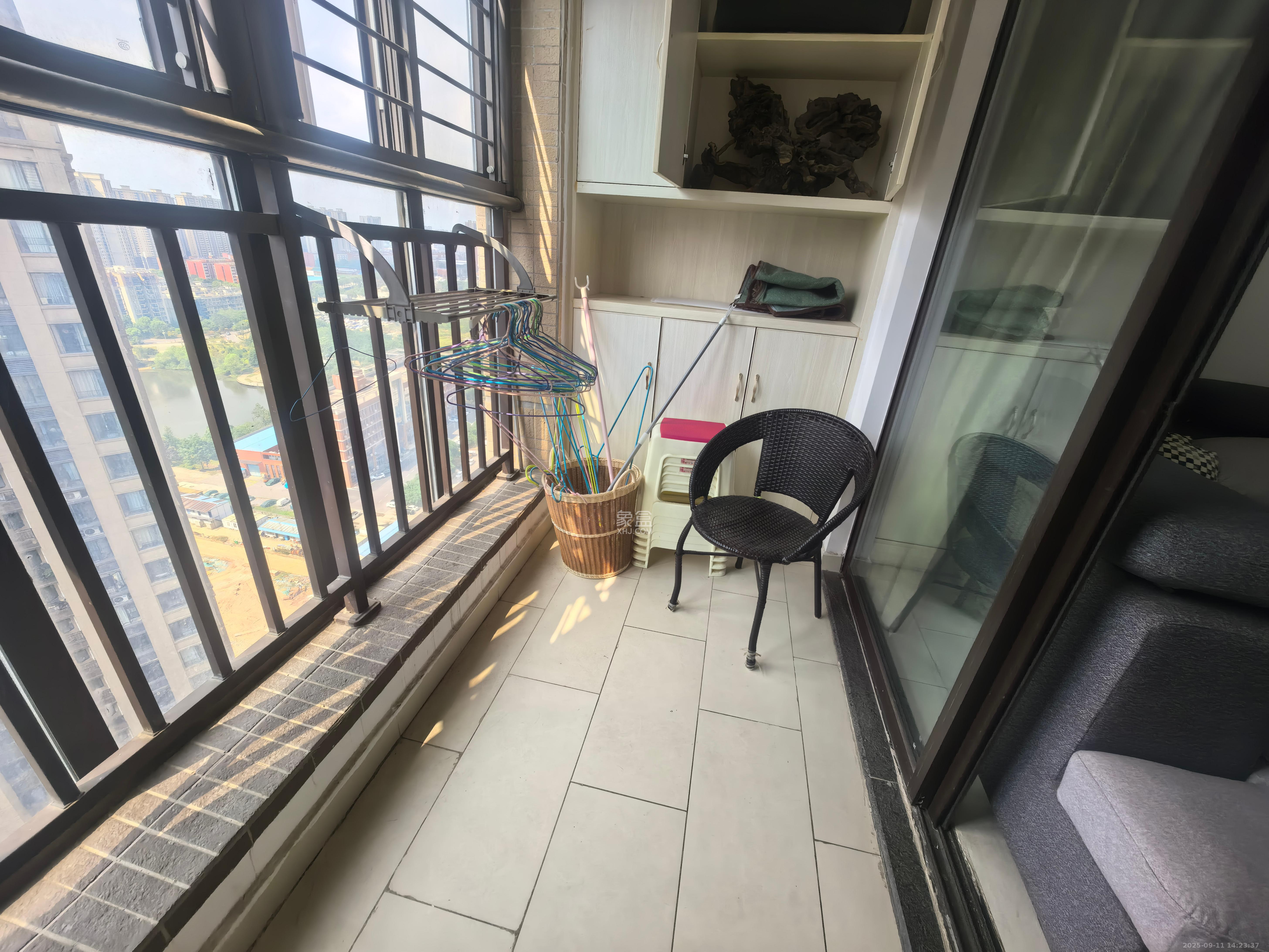 中海国际四期  2室2厅1卫    2000.0元/月室内图