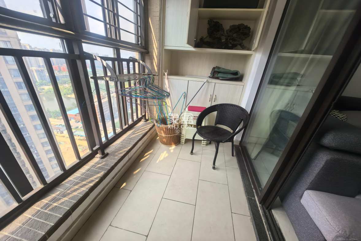 中海国际四期  2室2厅1卫    2000.0元/月 中海国际四期  2室2厅1卫    2000.0元/月室内图