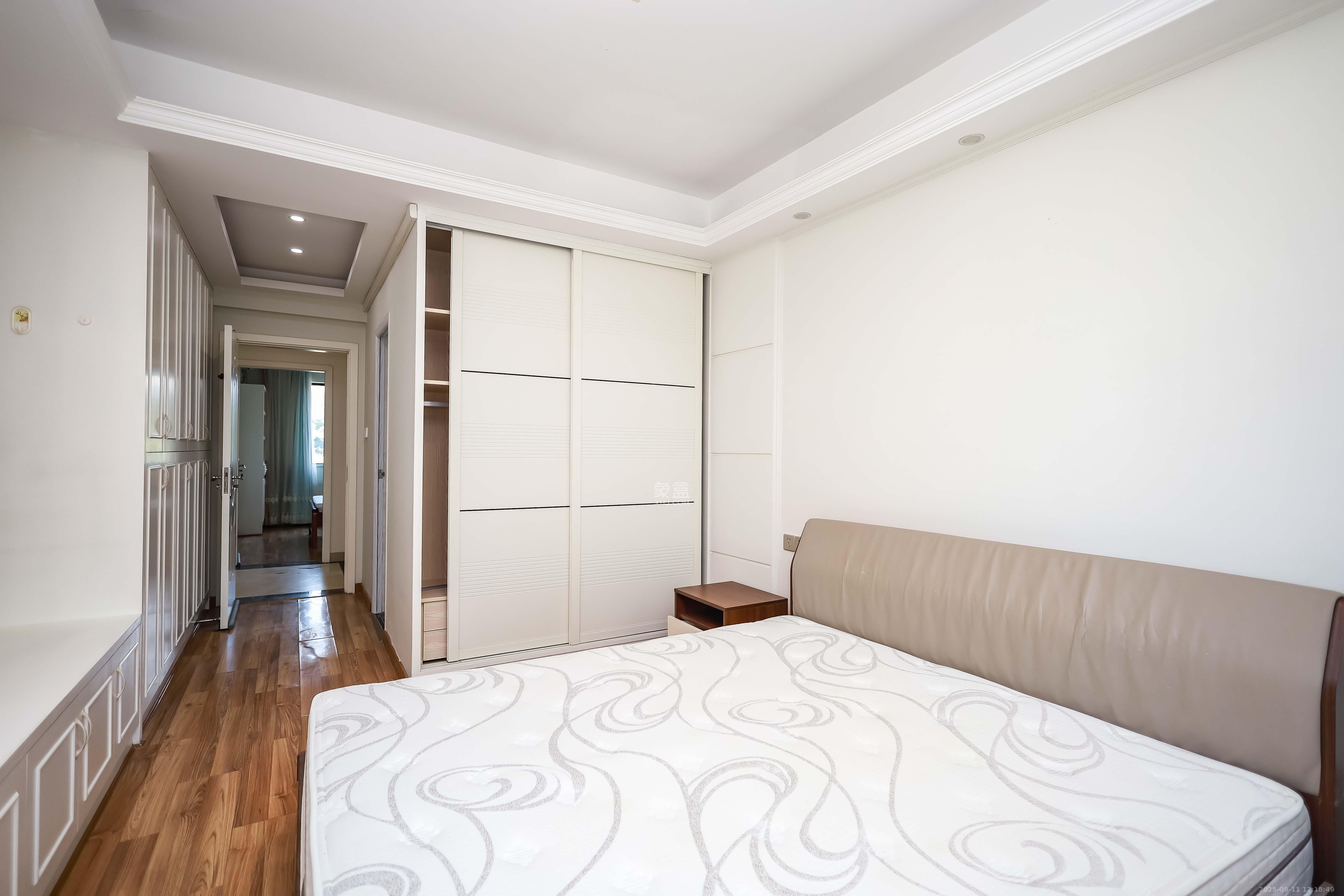 奥克斯缔壹城  3室2厅2卫    110.0万 奥克斯缔壹城  3室2厅2卫    110.0万卧室