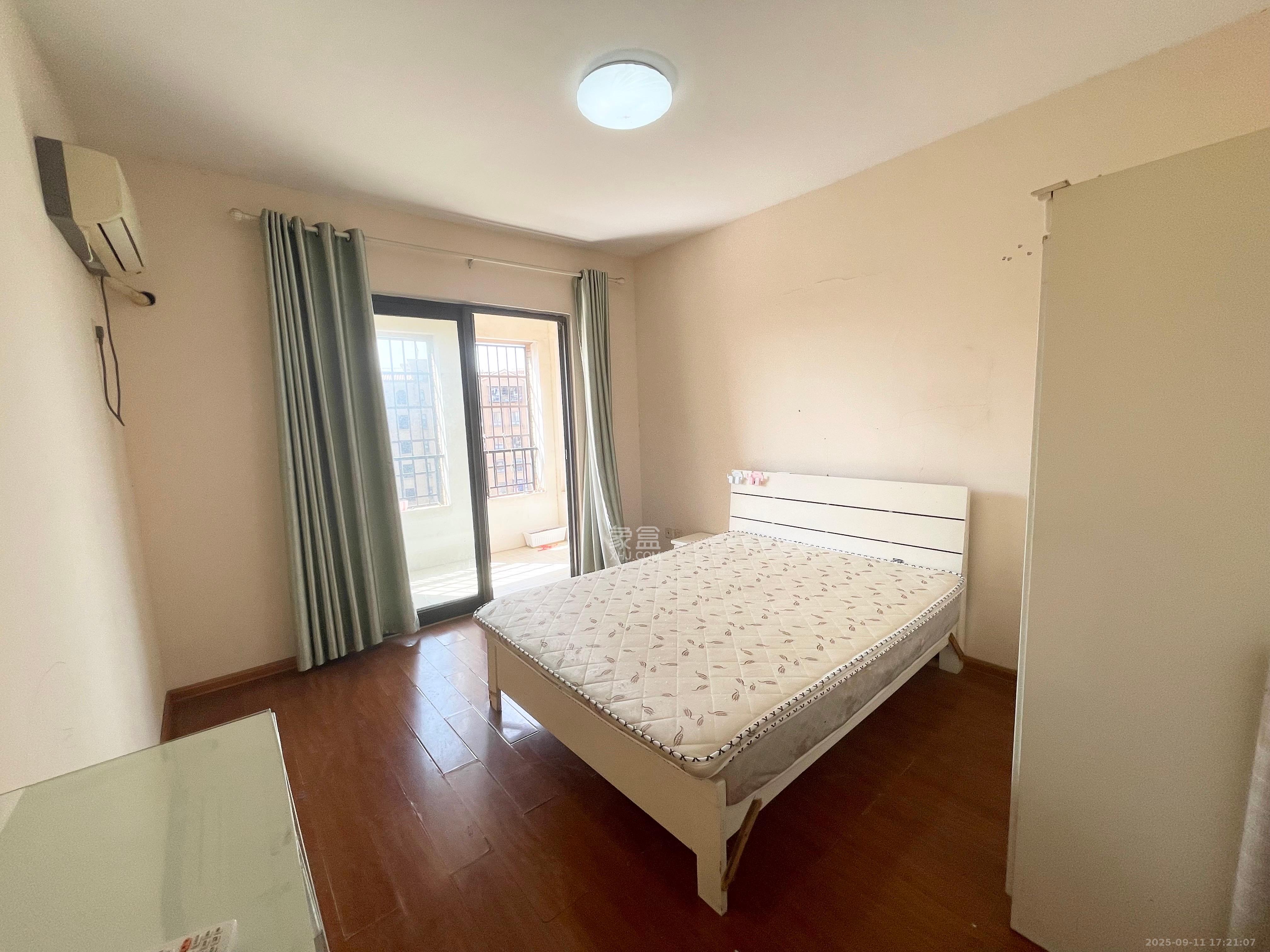 中信凯旋蓝岸（中信新城三期）  3室2厅2卫    2100.0元/月室内图