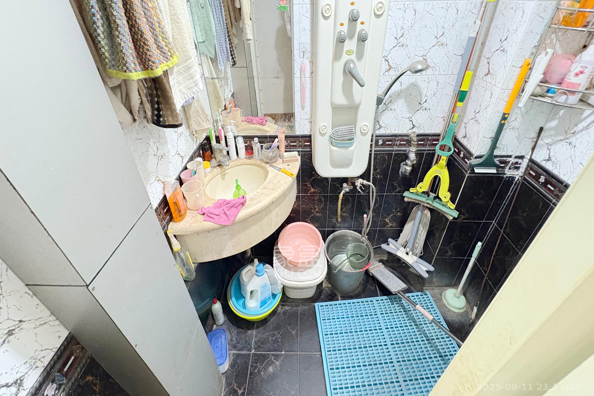 和光公寓  3室2厅2卫    82.8万卫生间