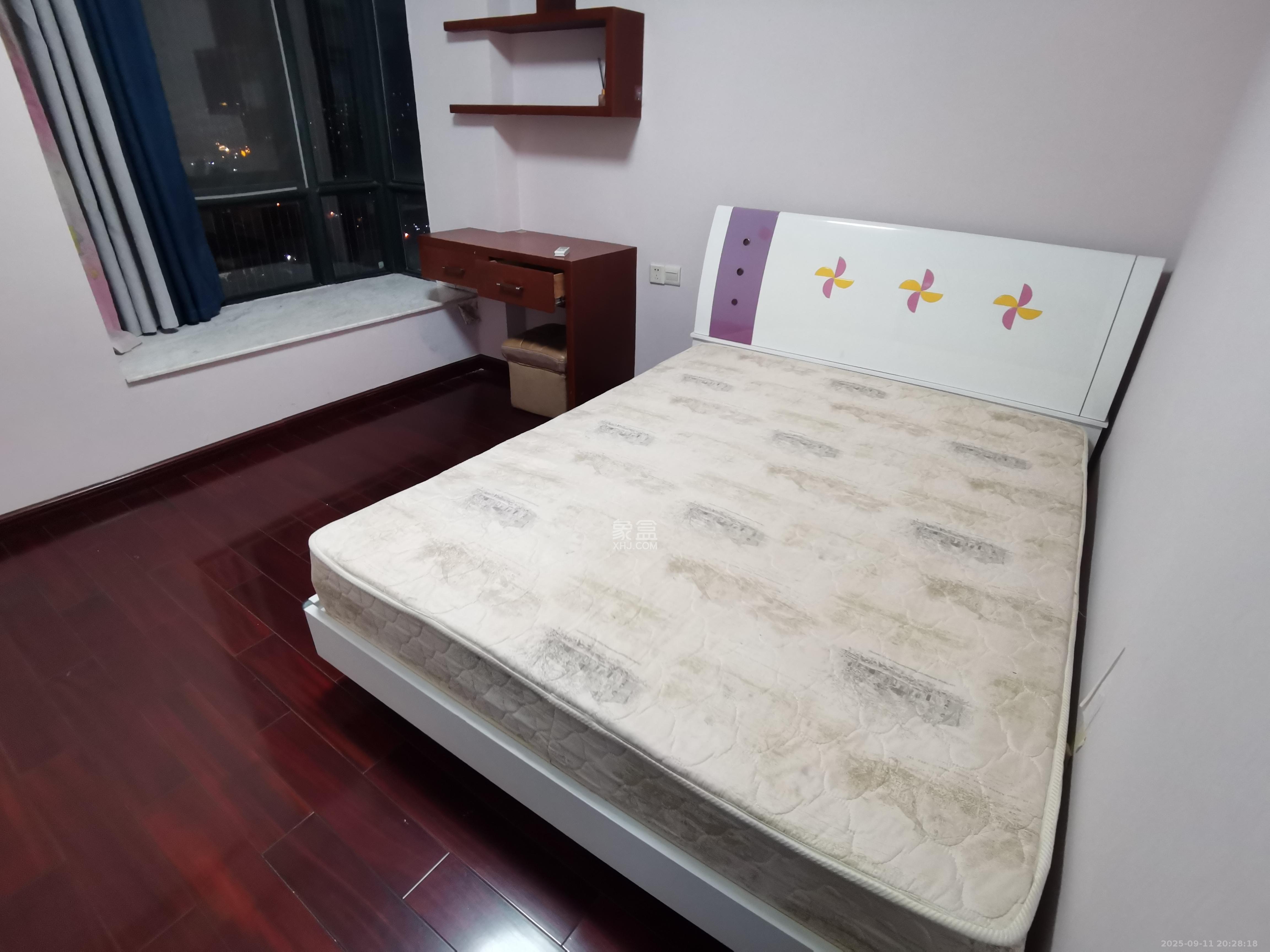 浏阳河畔家园  3室2厅1卫    2800.0元/月 浏阳河畔家园  3室2厅1卫    2800.0元/月室内图