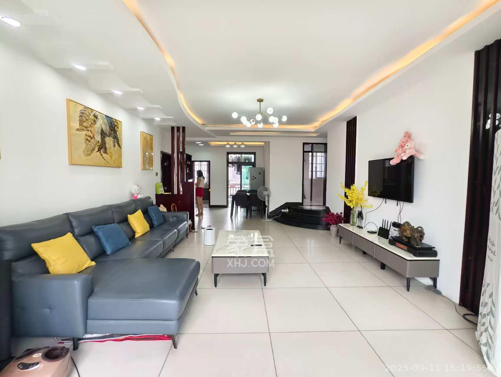 长房东郡  4室2厅2卫    4000.0元/月室内图