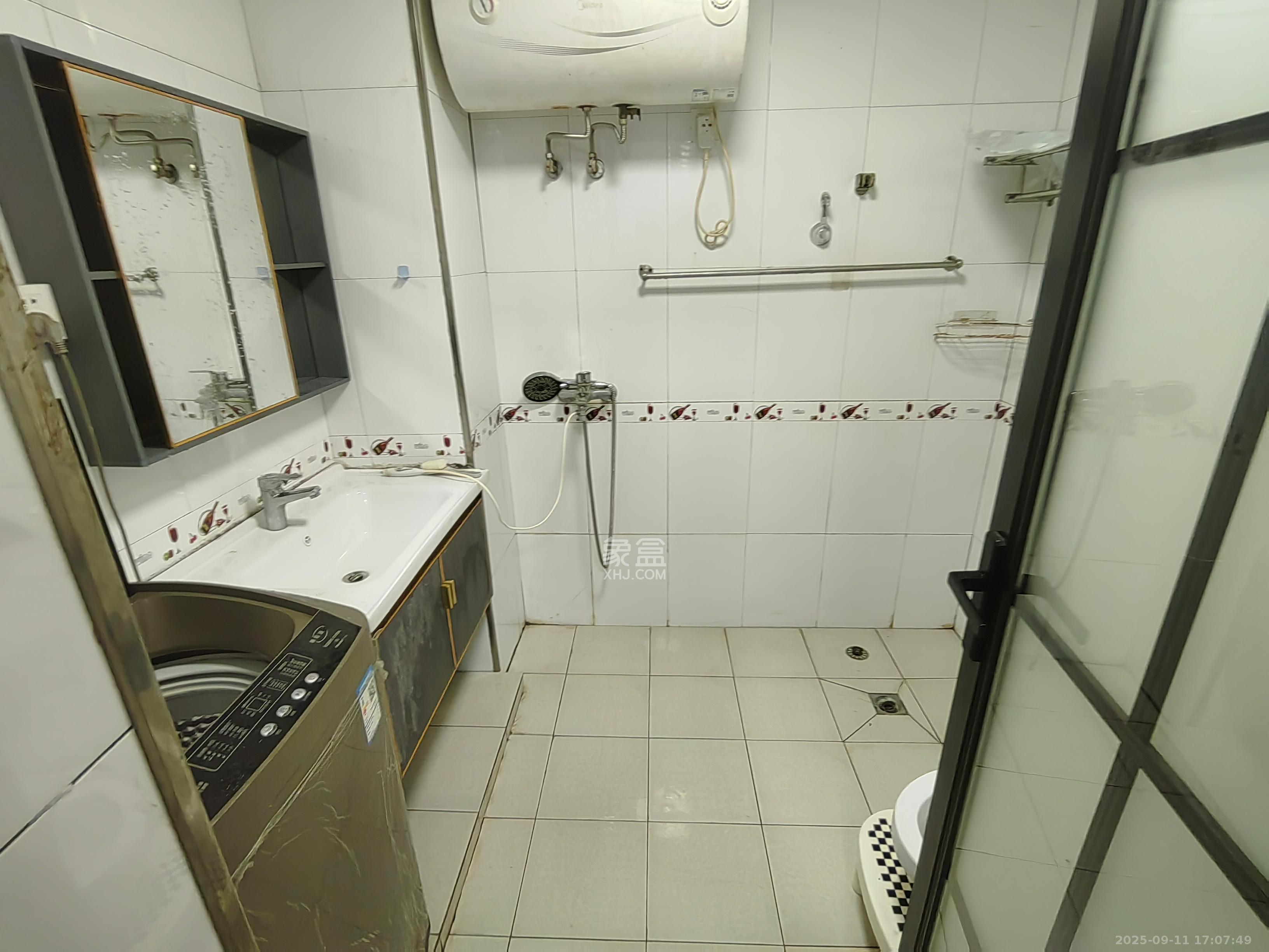 世纪桃花苑 1室0厅1卫 1300.0元/月 世纪桃花苑 1室0厅1卫 1300.0元/月室内图