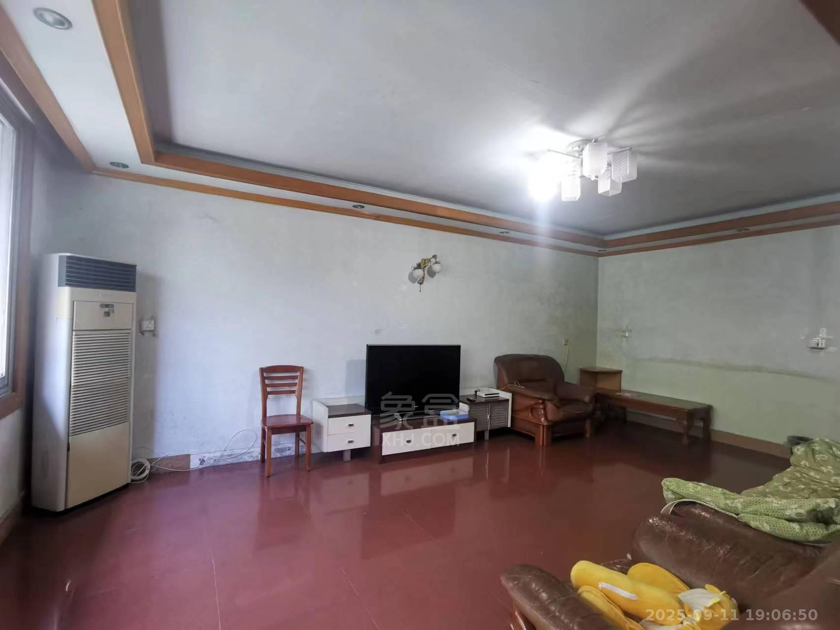 日报社 3室2厅2卫 1300.0元/月 日报社 3室2厅2卫 1300.0元/月室内图