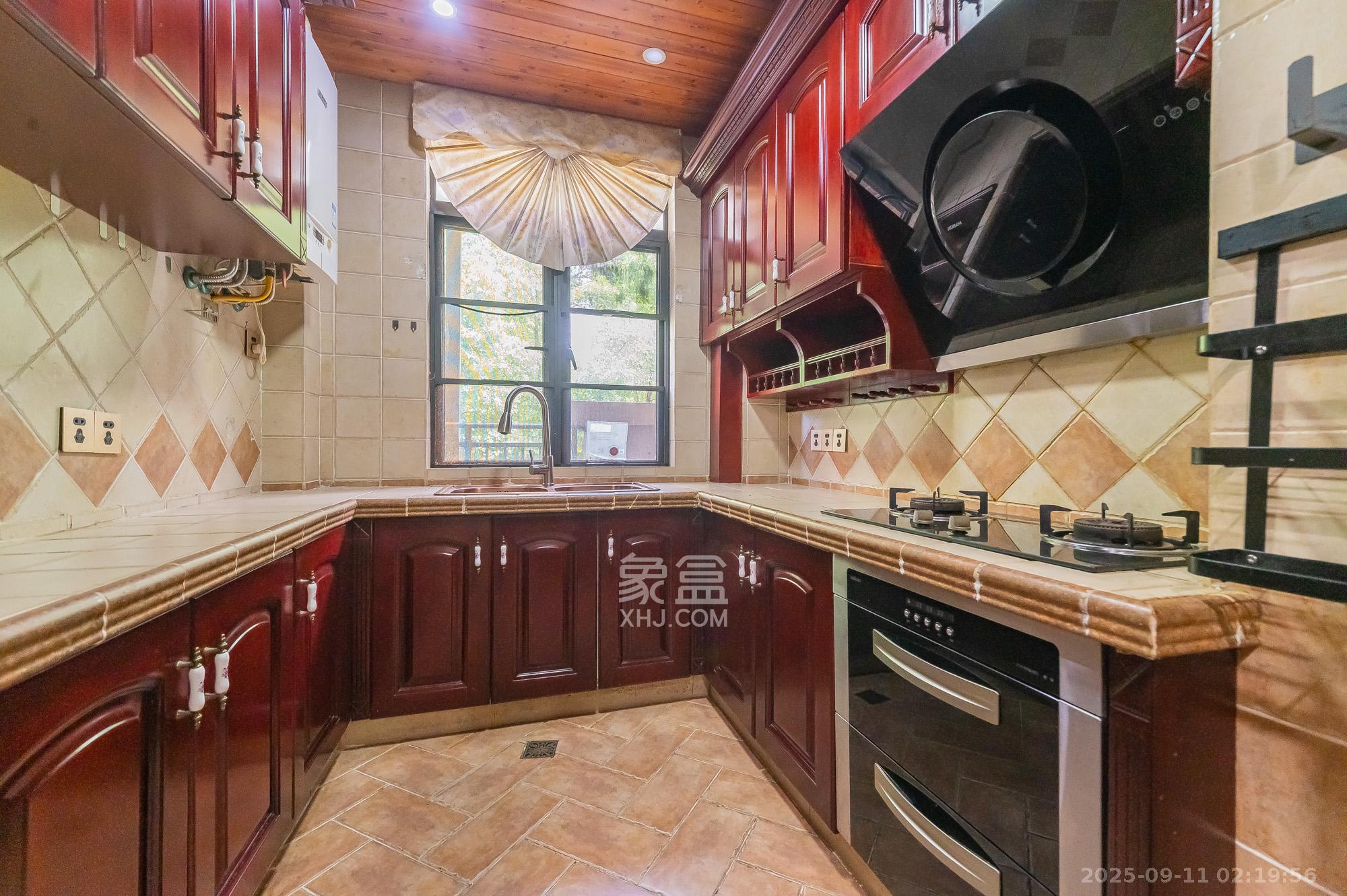 星湖湾一期洋房  1室2厅2卫    165.0万厨房