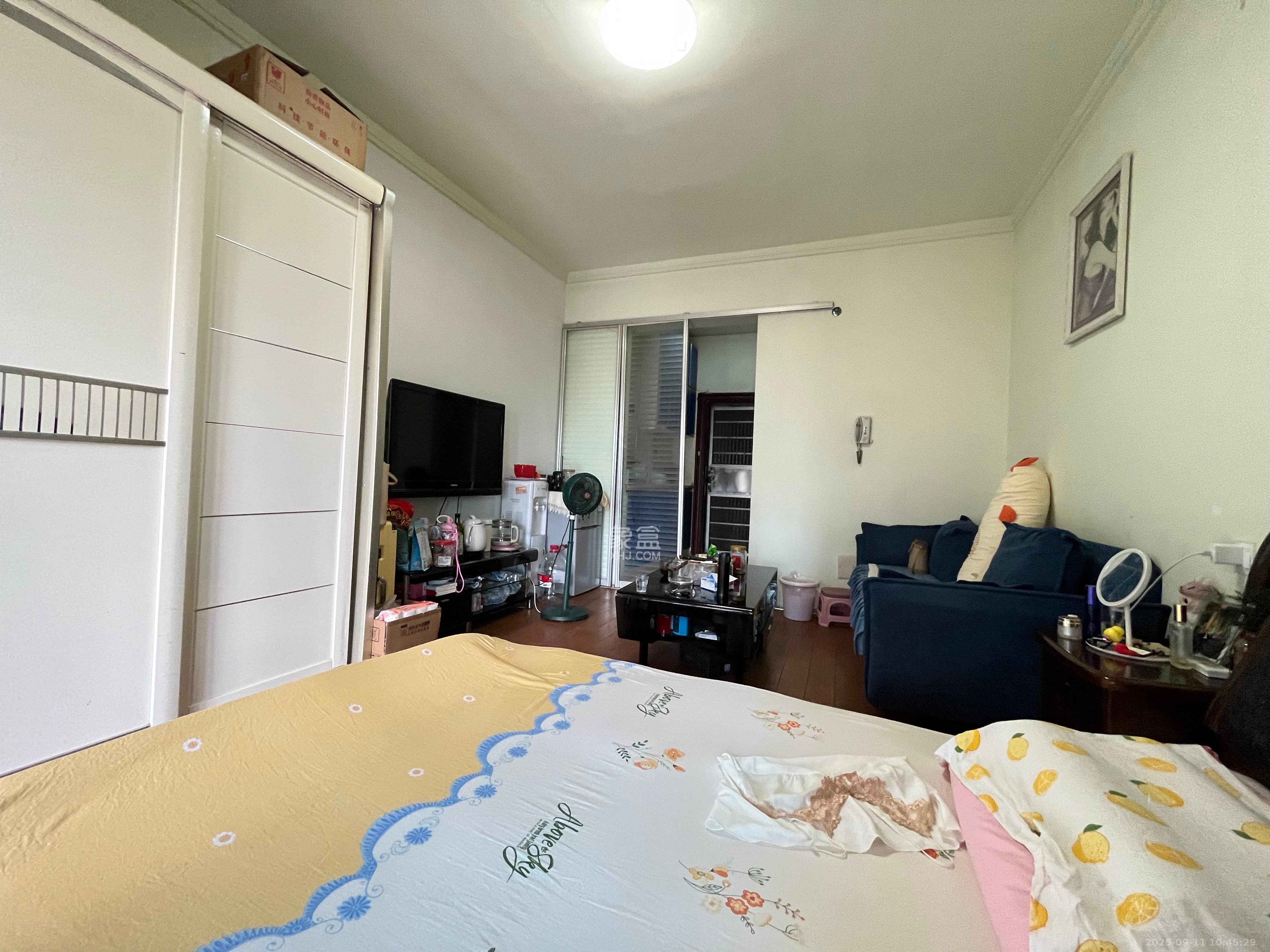 名富公寓  1室0厅1卫    1500.0元/月室内图