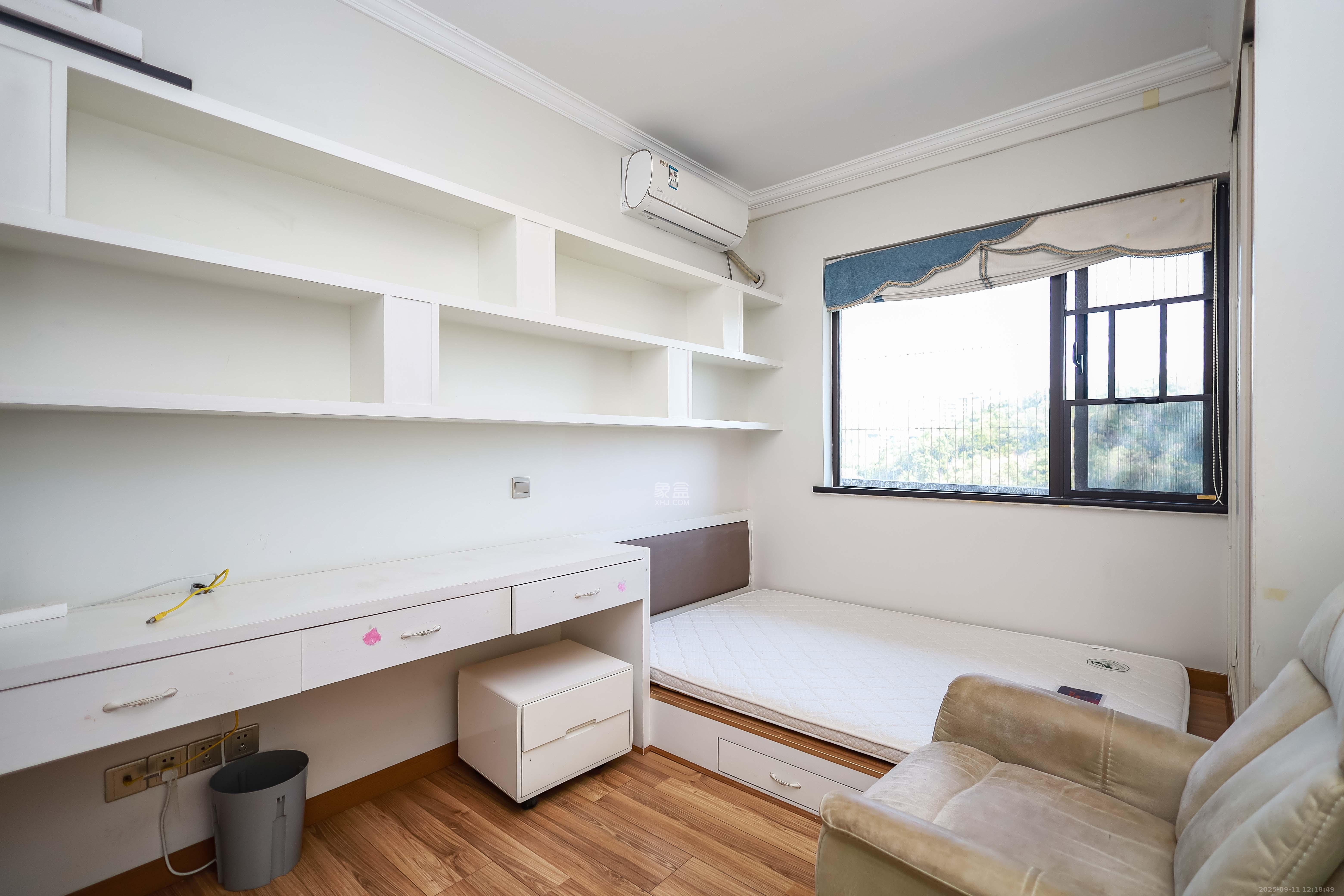 奥克斯缔壹城  3室2厅2卫    110.0万 奥克斯缔壹城  3室2厅2卫    110.0万卧室