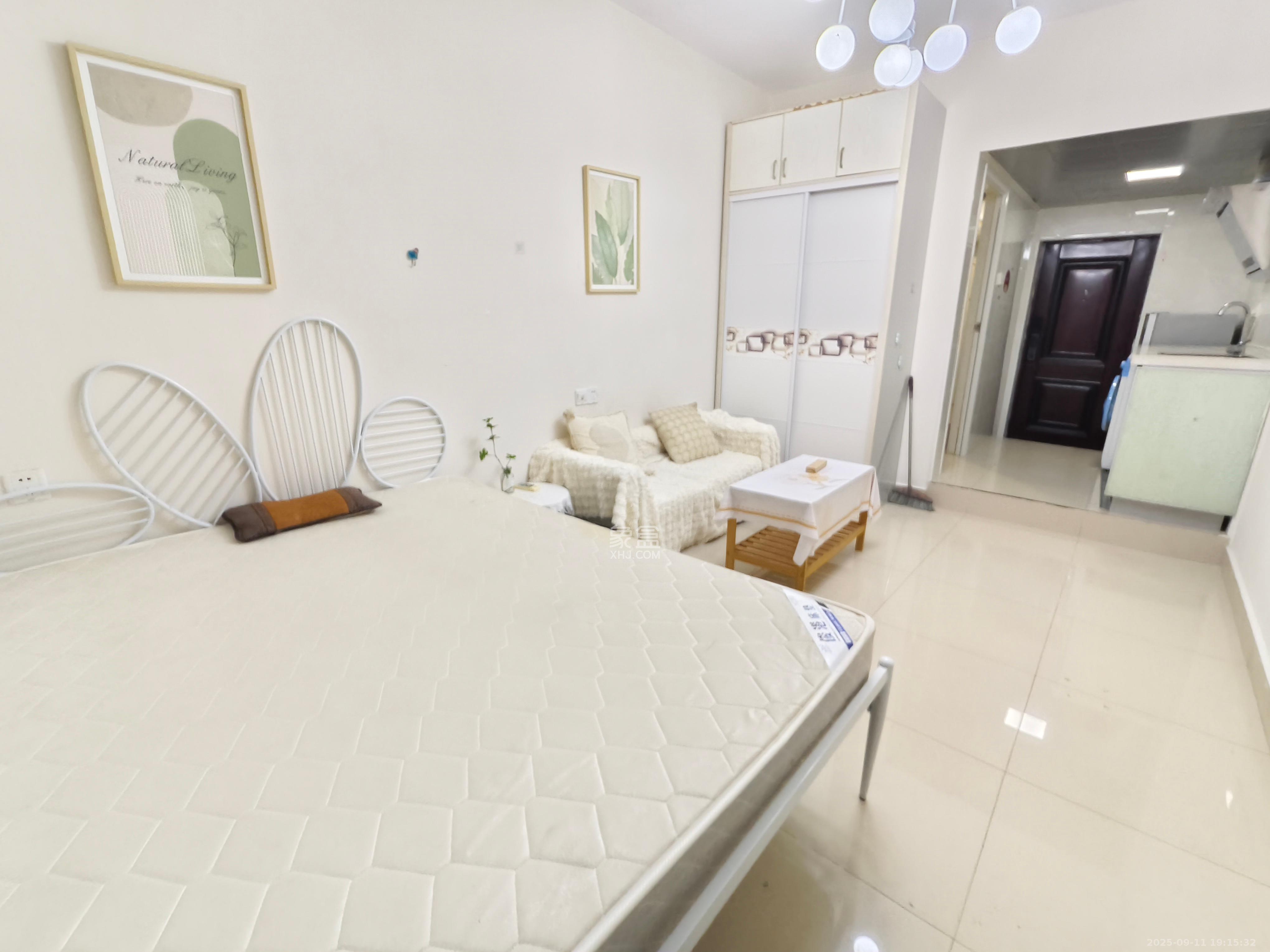 鸿铭中心  1室1厅1卫    1600.0元/月 鸿铭中心  1室1厅1卫    1600.0元/月室内图