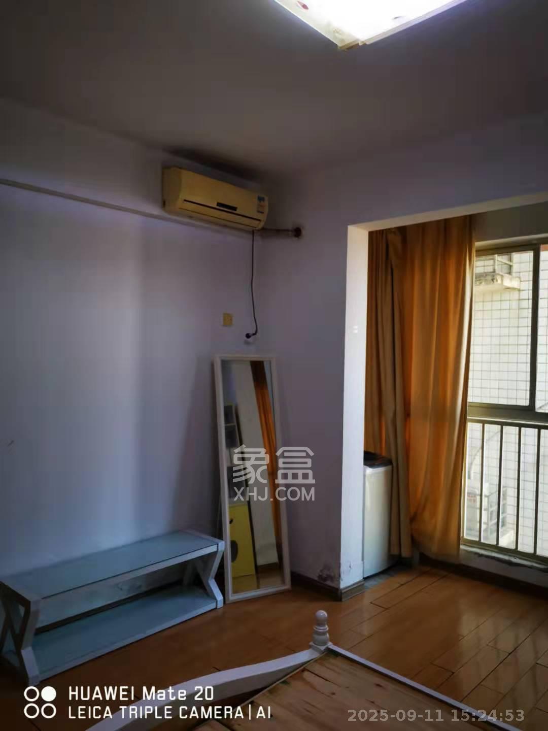 东方新世界  1室1厅1卫    1350.0元/月室内图