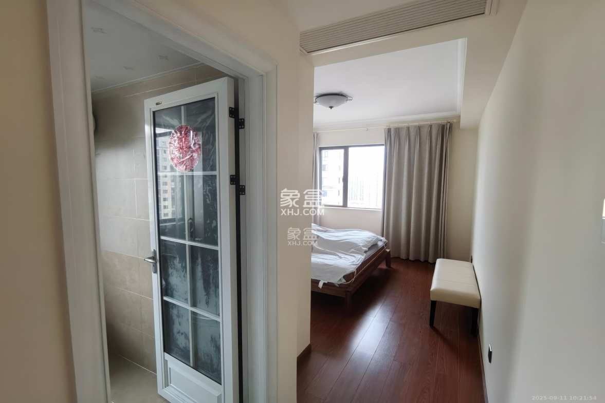 星湖湾二期高层  4室2厅2卫    3500.0元/月 星湖湾二期高层  4室2厅2卫    3500.0元/月室内图