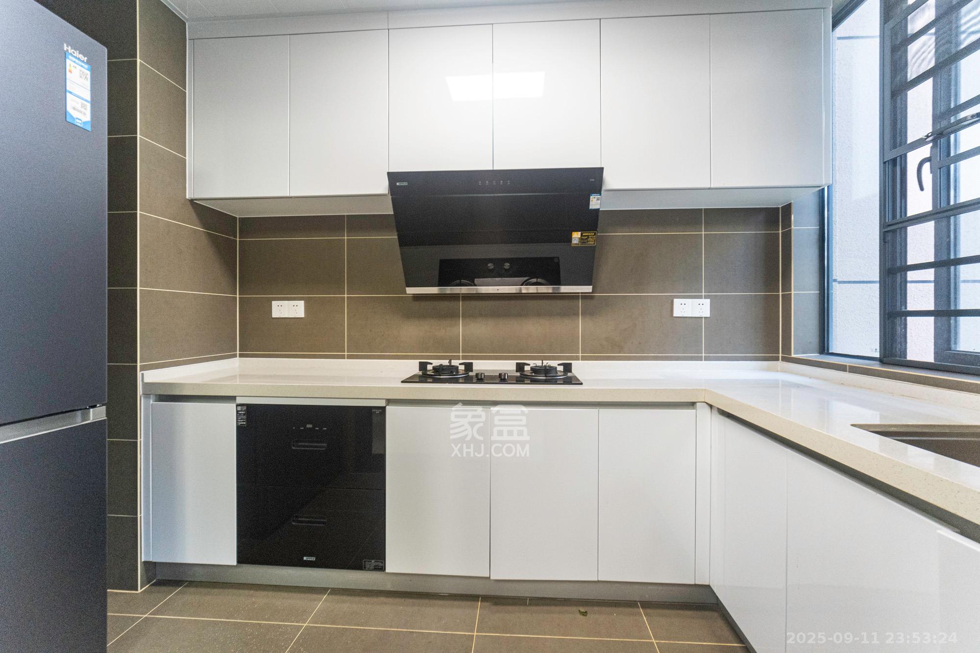 运达锦绣广场  4室2厅2卫    168.0万 运达锦绣广场  4室2厅2卫    168.0万厨房