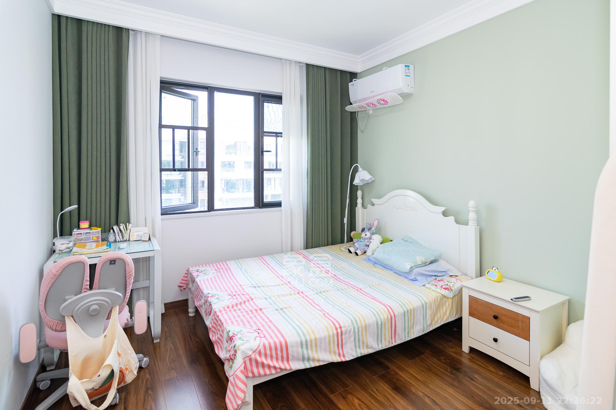 润和谷山郡(悦禧山庄水榭花都)  5室3厅2卫    145.0万 润和谷山郡(悦禧山庄水榭花都)  5室3厅2卫    145.0万卧室