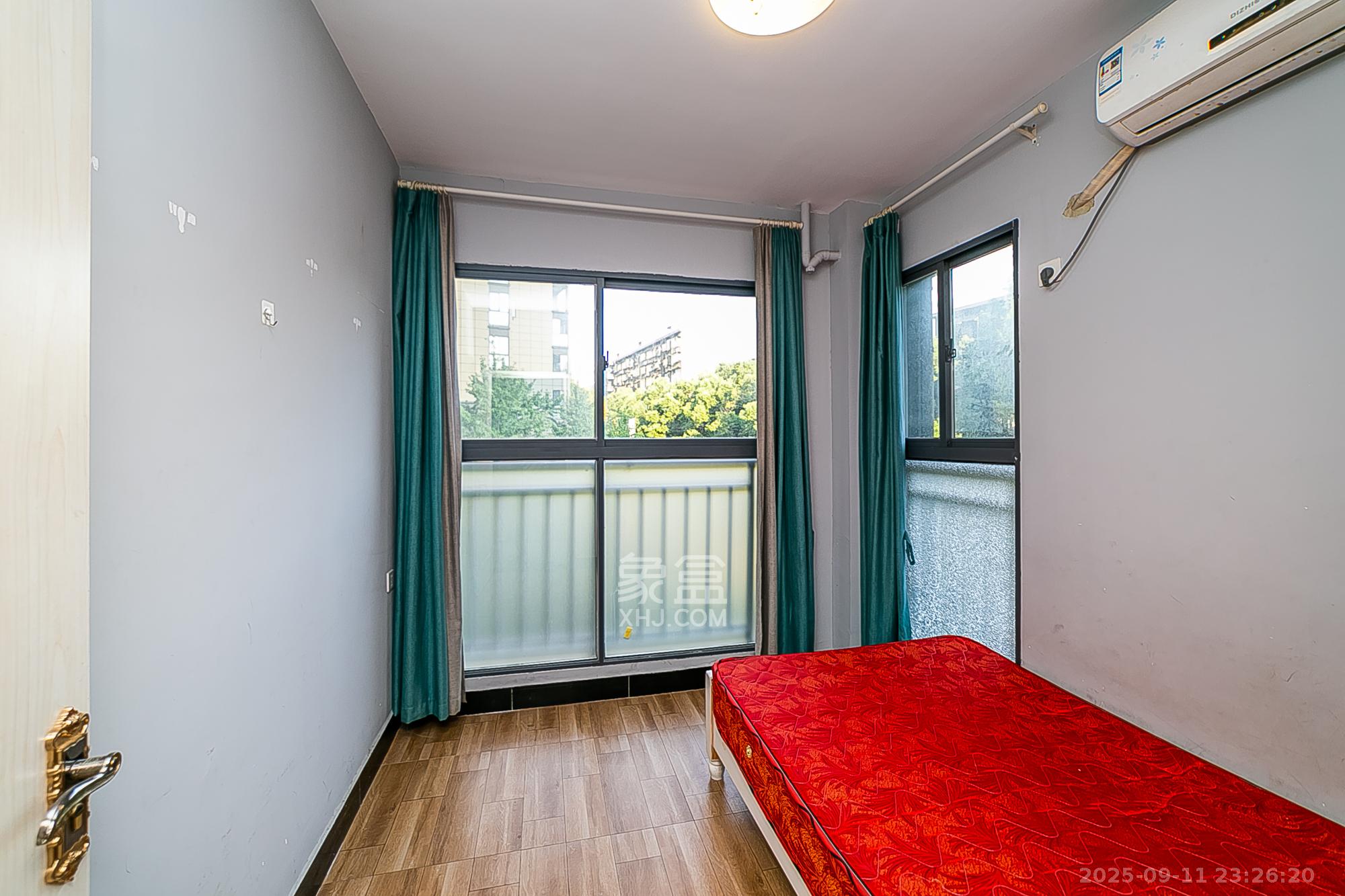 荣盛花语书苑  3室2厅2卫    77.8万 荣盛花语书苑  3室2厅2卫    77.8万卧室