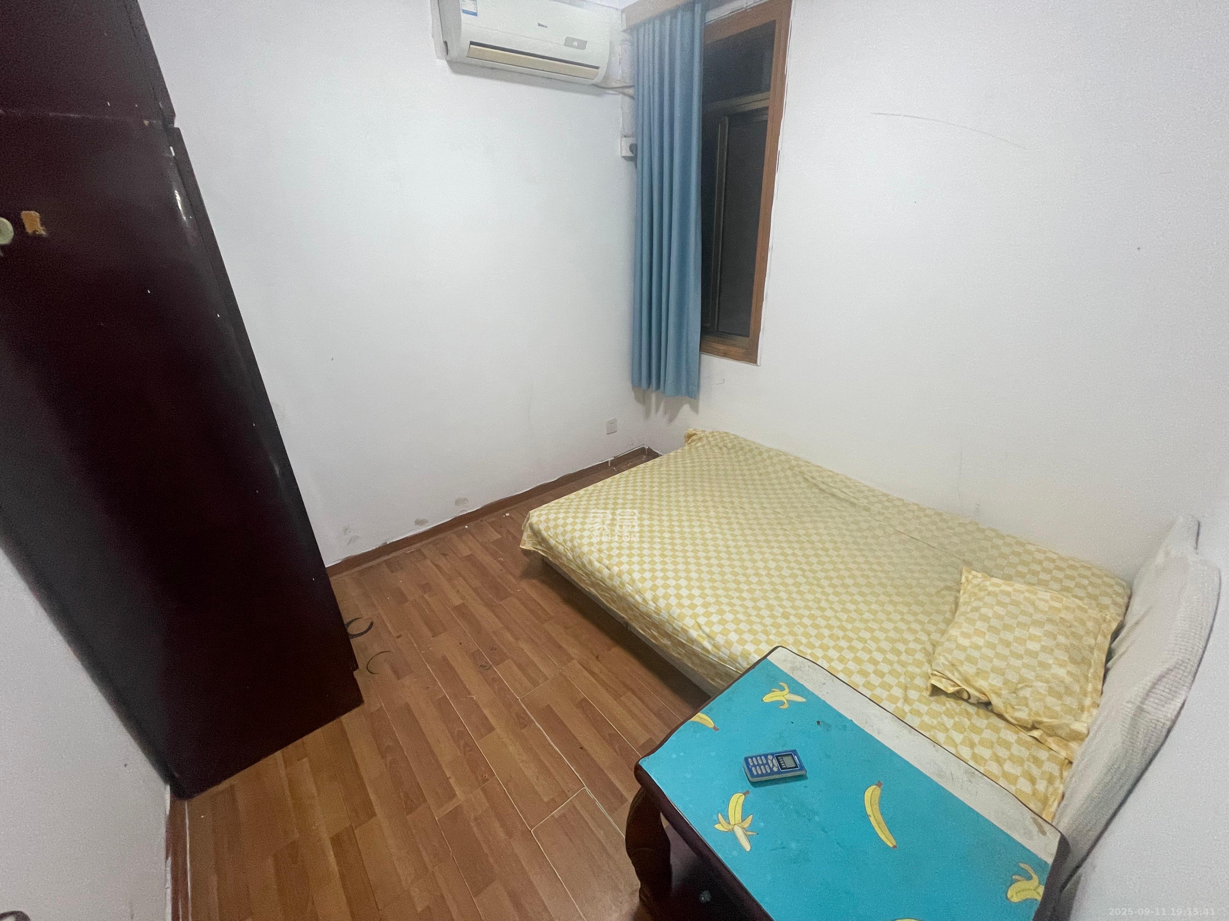 南园小区  4室1厅2卫    2000.0元/月室内图