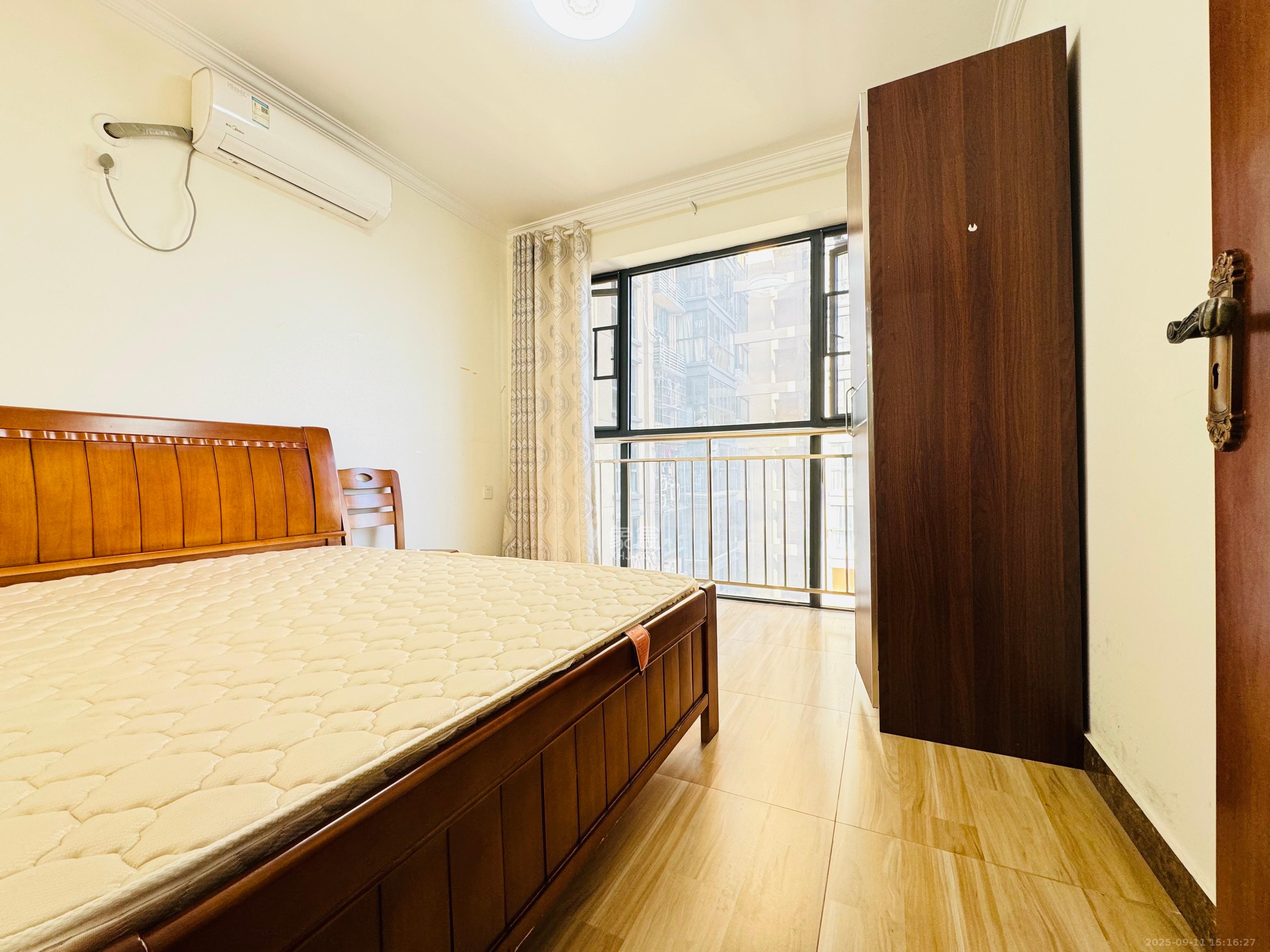 振业城二期  3室2厅2卫    3200.0元/月室内图