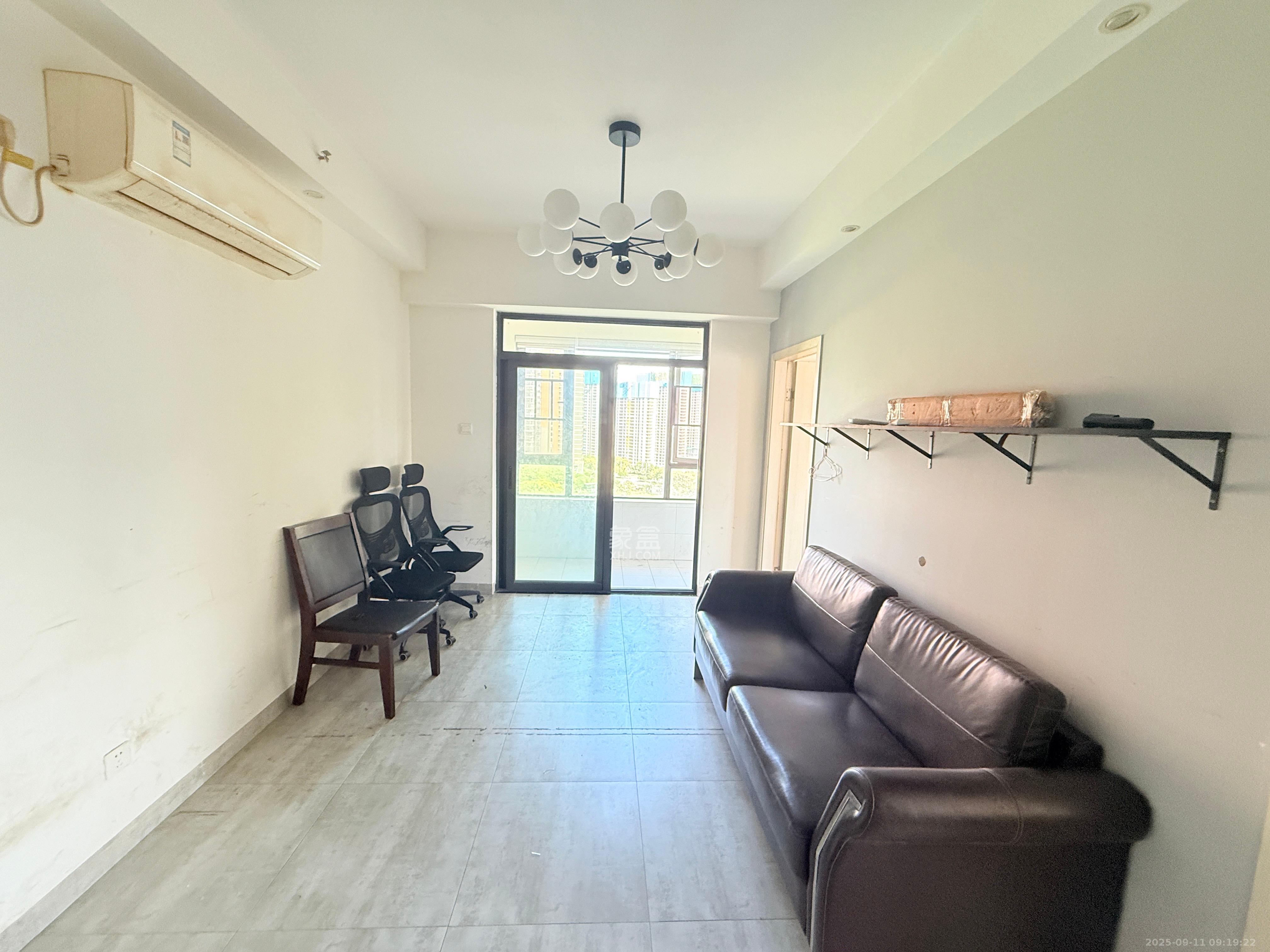 半山公馆(半山国际中心) 2室2厅1卫 2300.0元/月 半山公馆(半山国际中心) 2室2厅1卫 2300.0元/月室内图