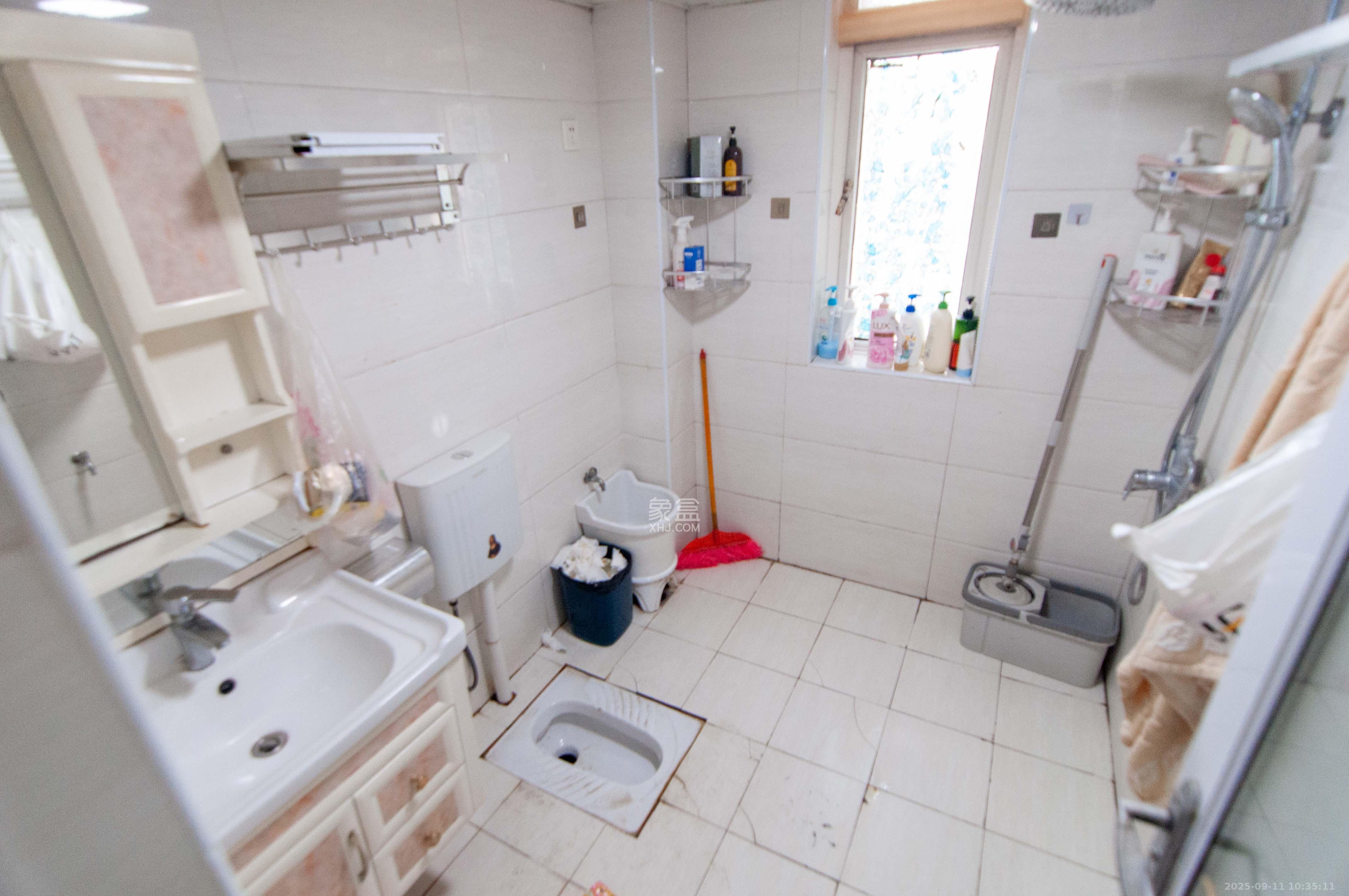 航天大院  3室2厅1卫    92.0万卫生间