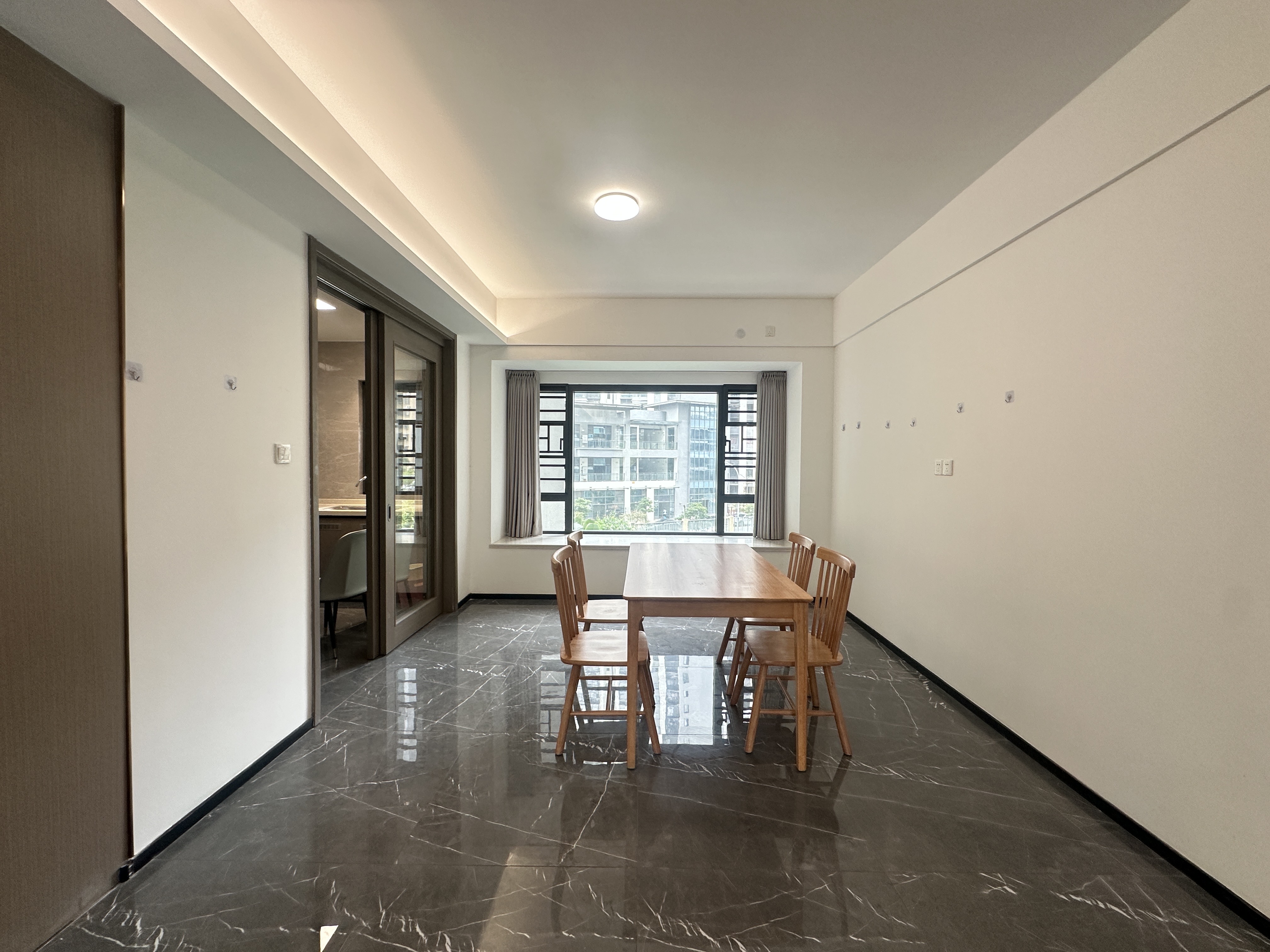 中海汇德里  4室2厅2卫    380.0万 中海汇德里  4室2厅2卫    380.0万客厅