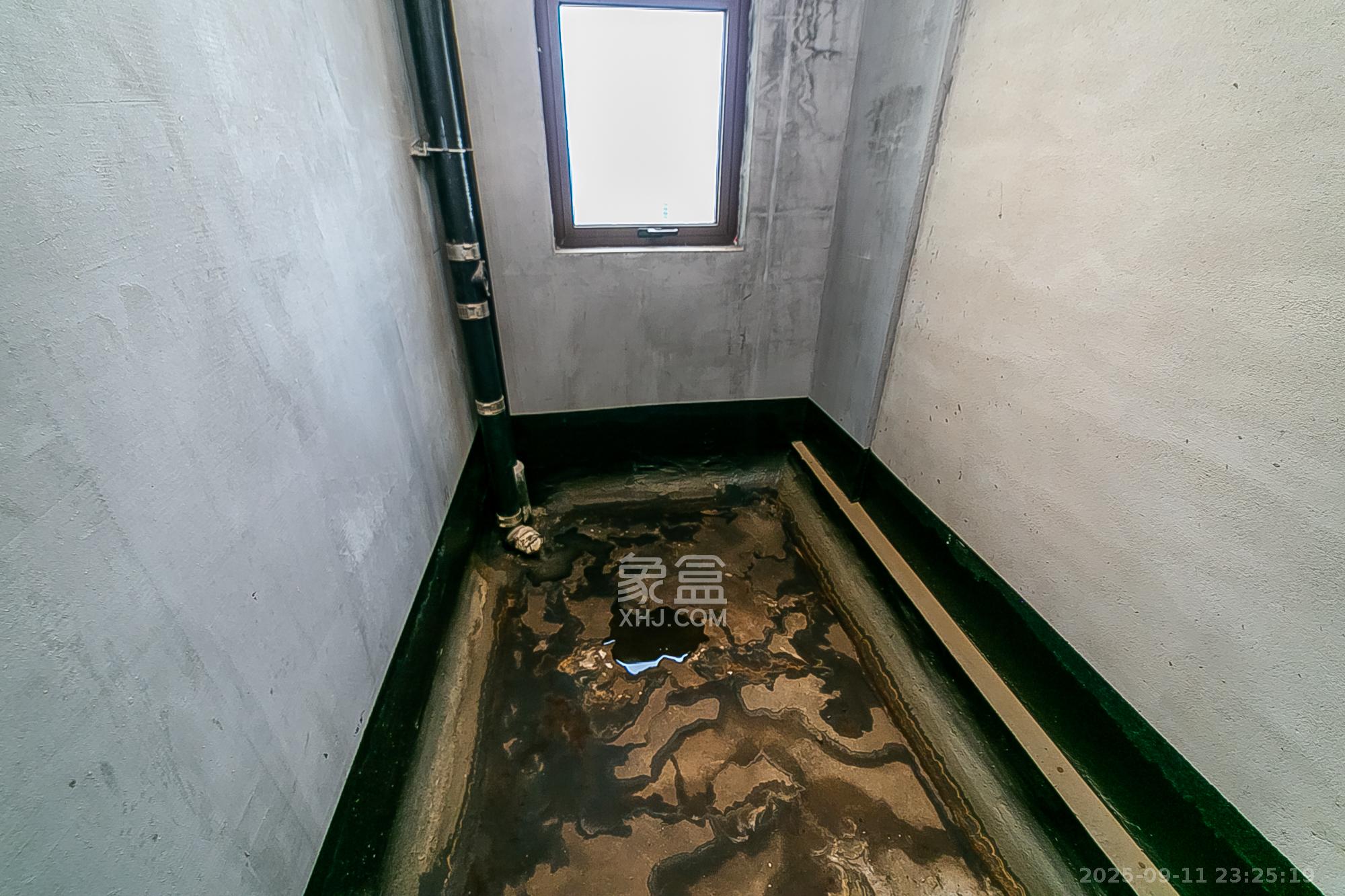中建江山壹号  4室2厅2卫   395.00万卫生间