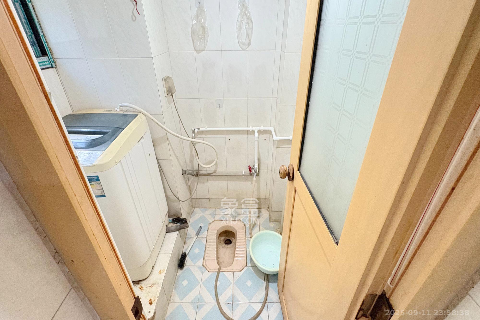 人民新村  1室1厅1卫    25.8万卫生间