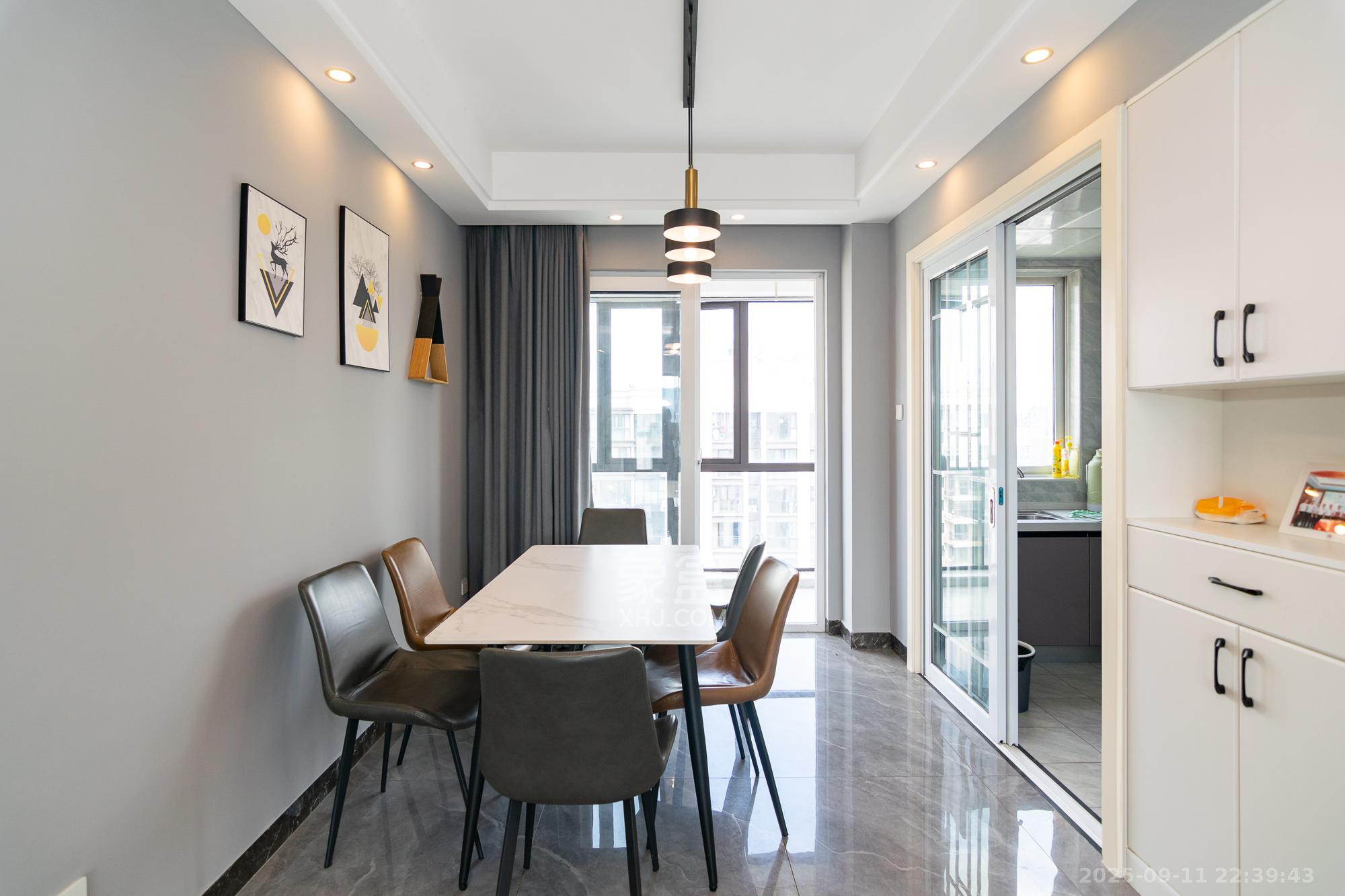 新华联梦想城  4室2厅2卫    98.0万 新华联梦想城  4室2厅2卫    98.0万客厅