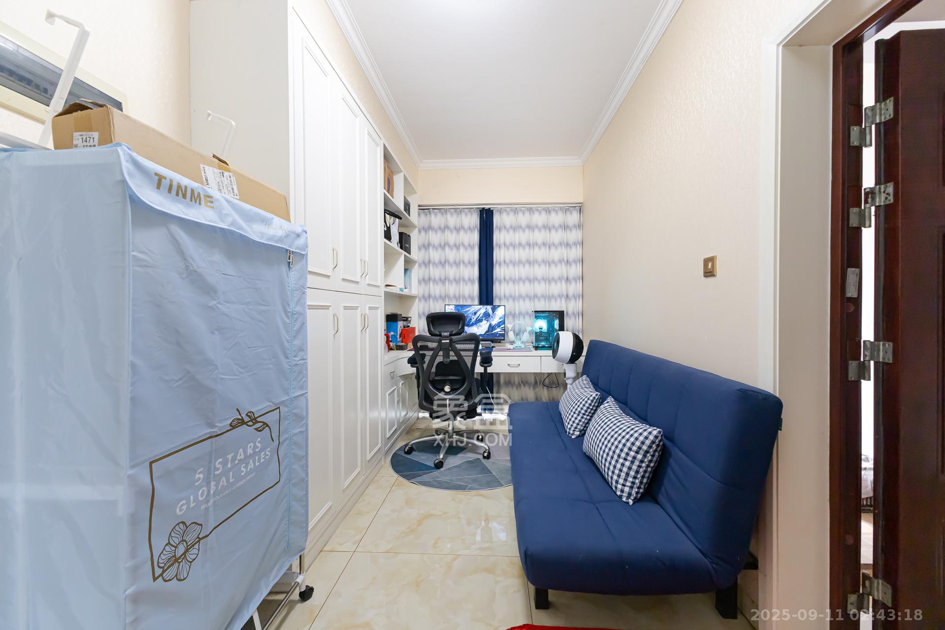 名家翡翠花园  4室2厅2卫    108.0万卧室