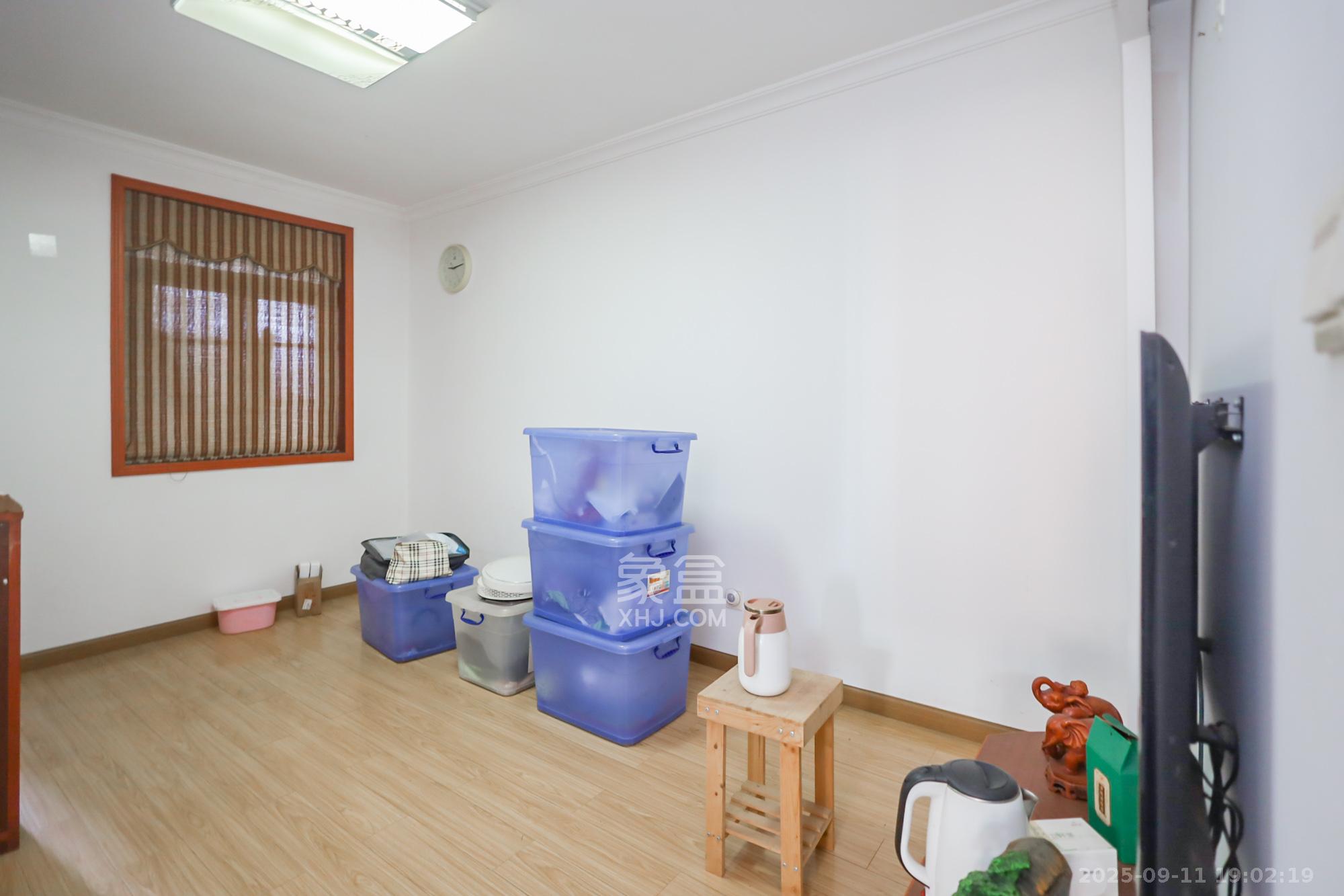 望月湖小区六片（湖中社区六片小区）  2室1厅1卫    36.8万客厅