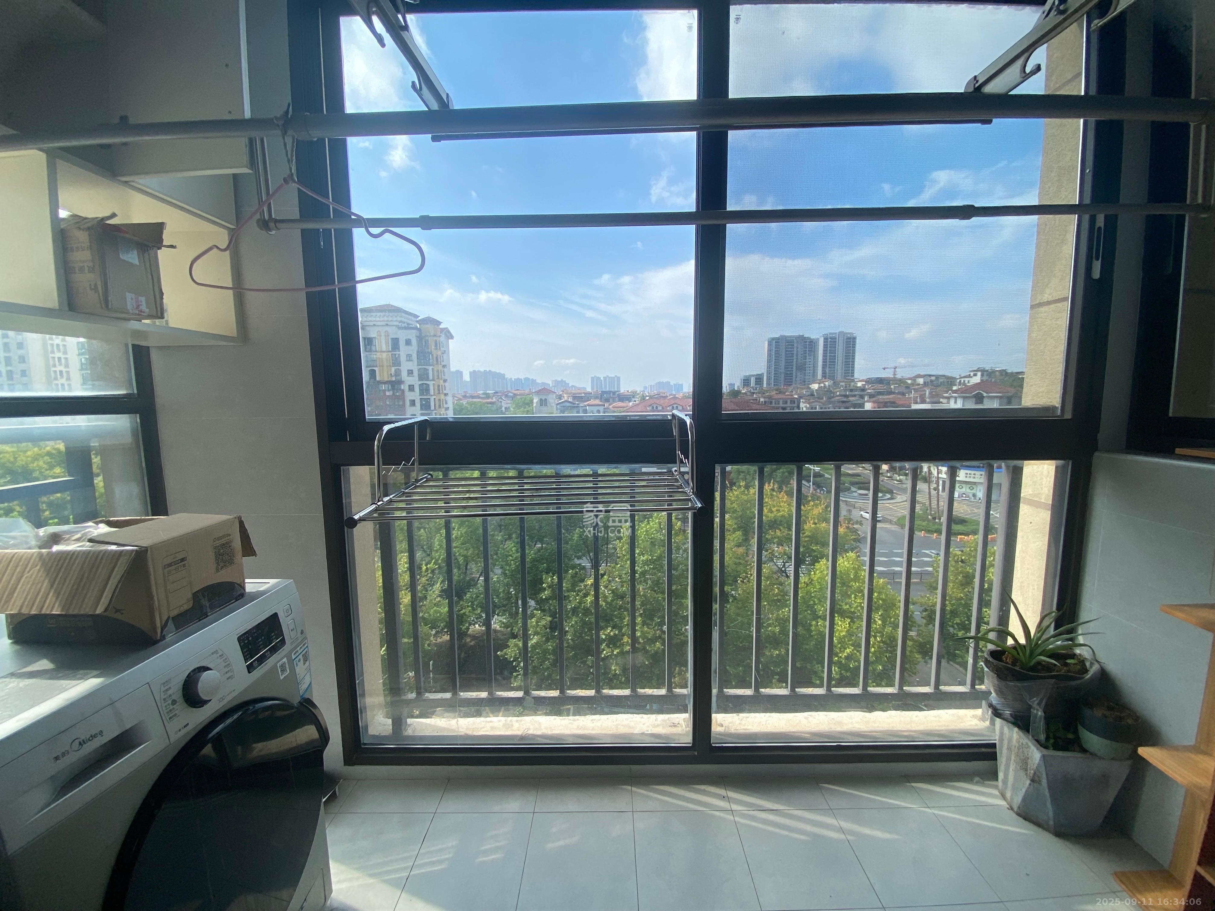 华润置地广场二期 3室2厅2卫 2100.0元/月 华润置地广场二期 3室2厅2卫 2100.0元/月室内图