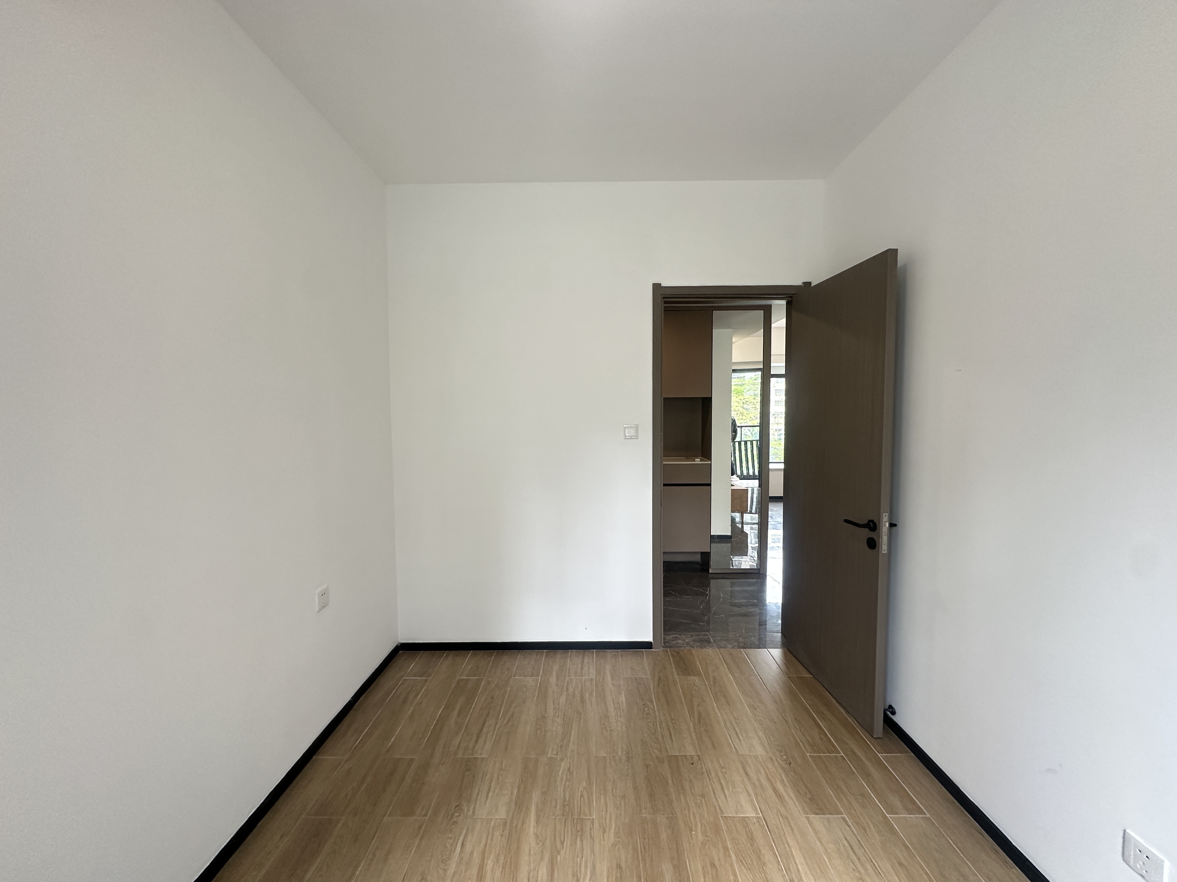 中海汇德里  4室2厅2卫    380.0万 中海汇德里  4室2厅2卫    380.0万客厅