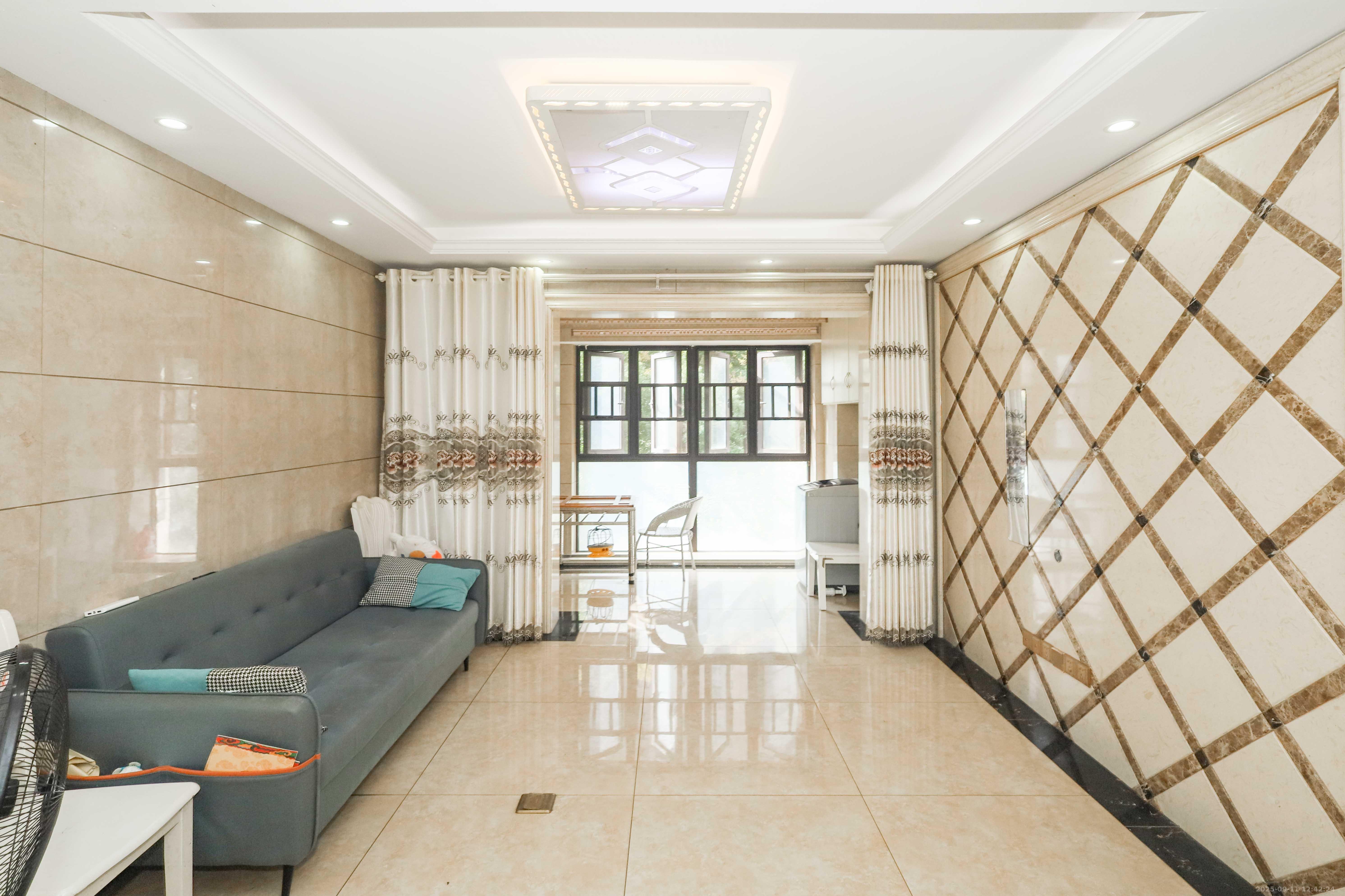 惠天然梅岭国际 3室2厅1卫 125.8万 惠天然梅岭国际 3室2厅1卫 125.8万客厅