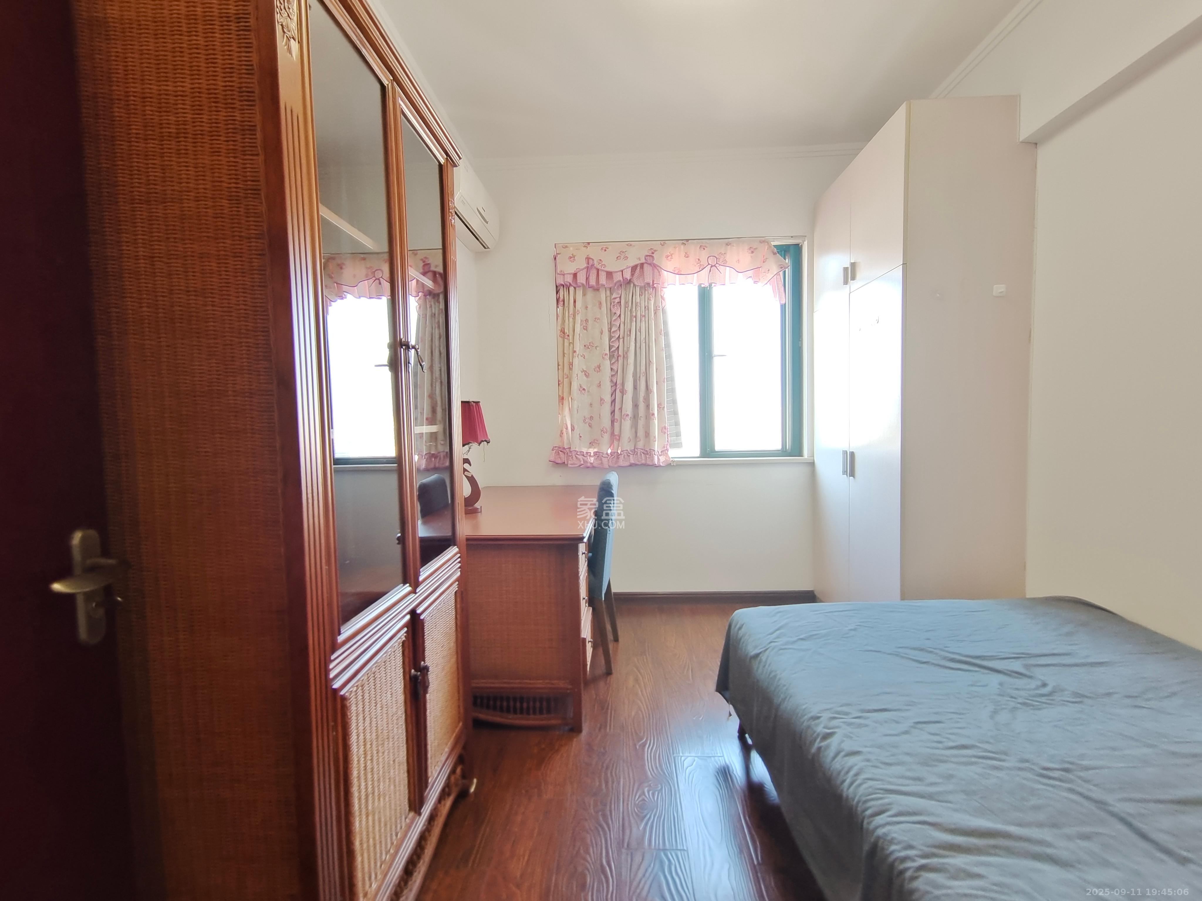 绿洲花园  3室2厅2卫    3500.0元/月 绿洲花园  3室2厅2卫    3500.0元/月室内图1