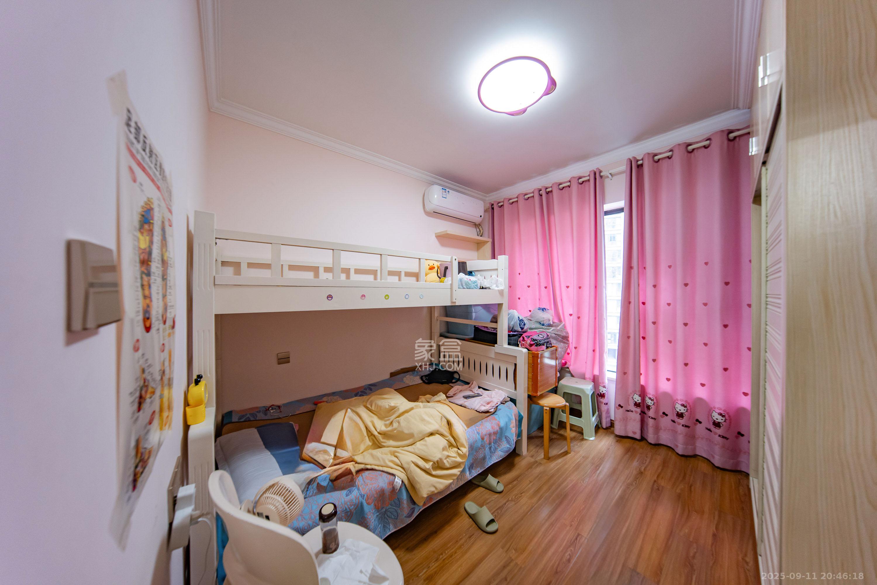 华润橡树湾 3室2厅2卫 85.0万 华润橡树湾 3室2厅2卫 85.0万卧室