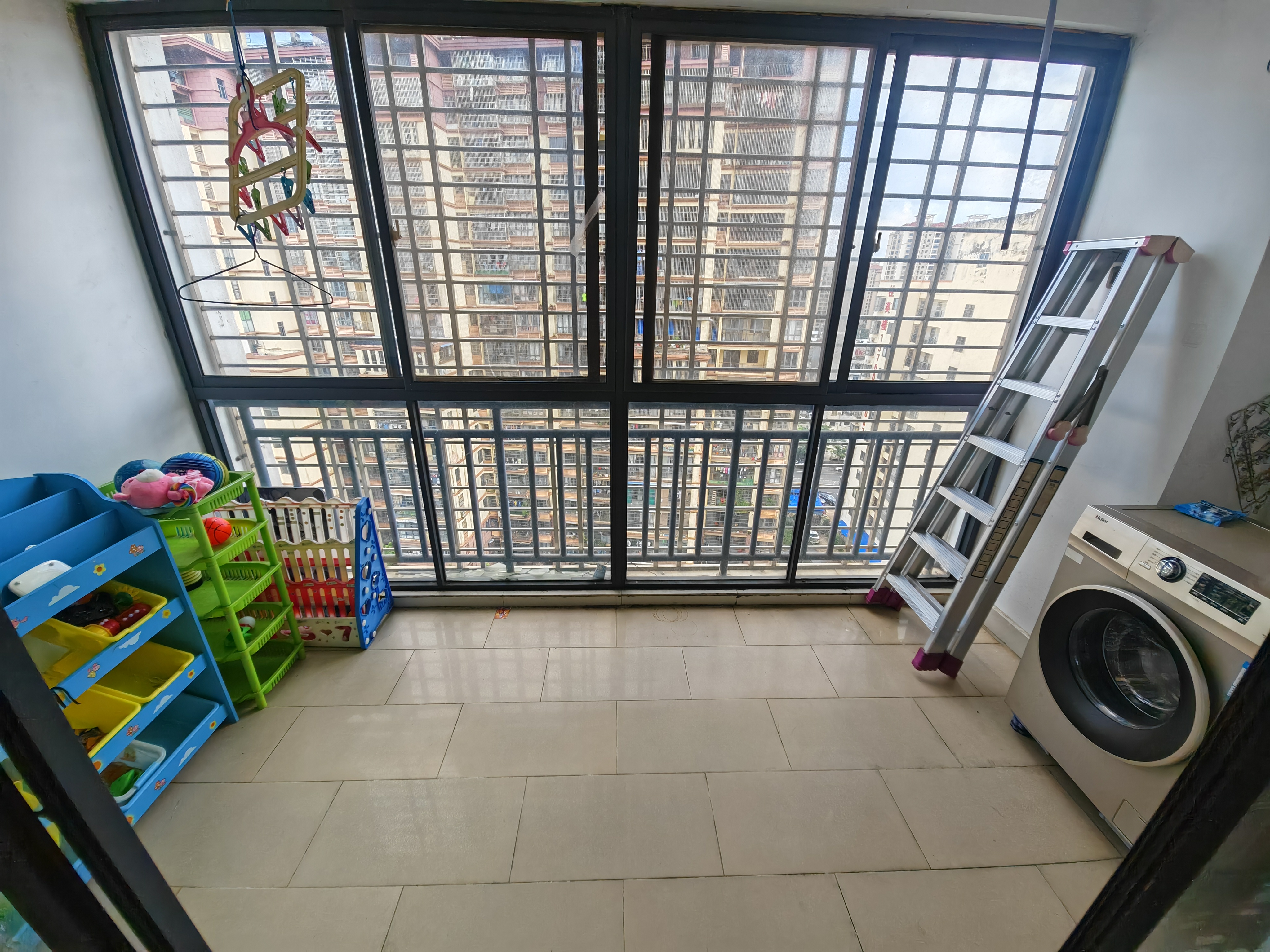 润江财苑 3室2厅2卫 2700.0元/月 润江财苑 3室2厅2卫 2700.0元/月室内图