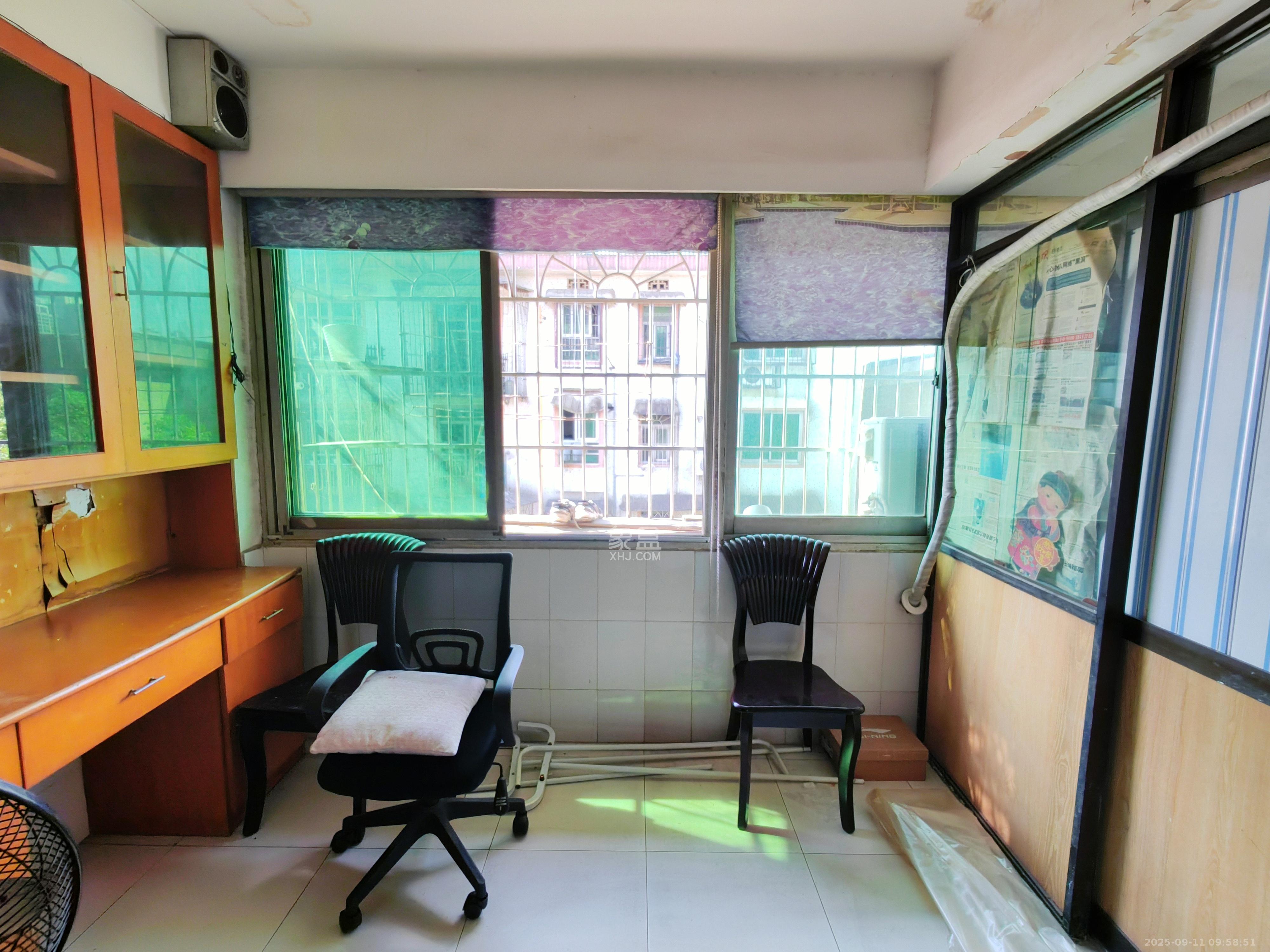 紫荆花园  3室2厅2卫    1800.0元/月室内图